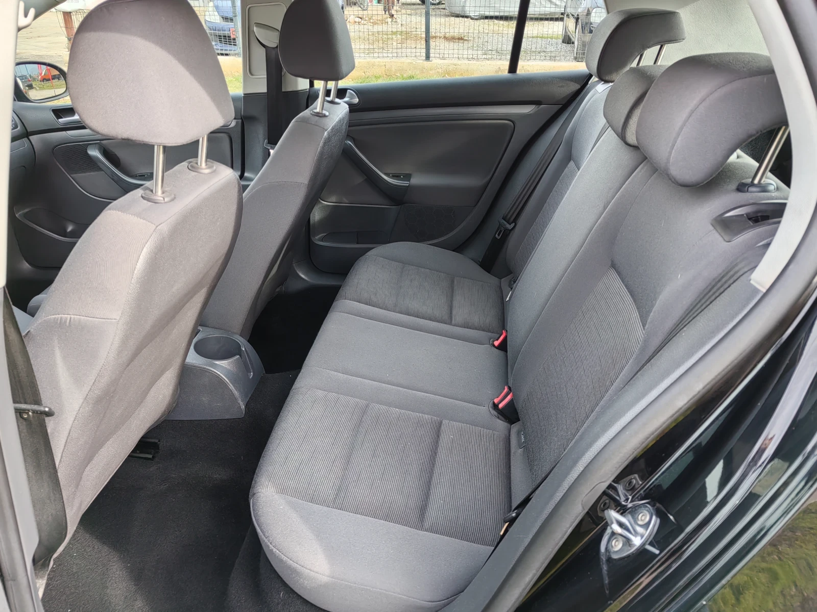 VW Golf 1.9tdi  90ps Navi, снимка 14 - Автомобили и джипове - 53709563