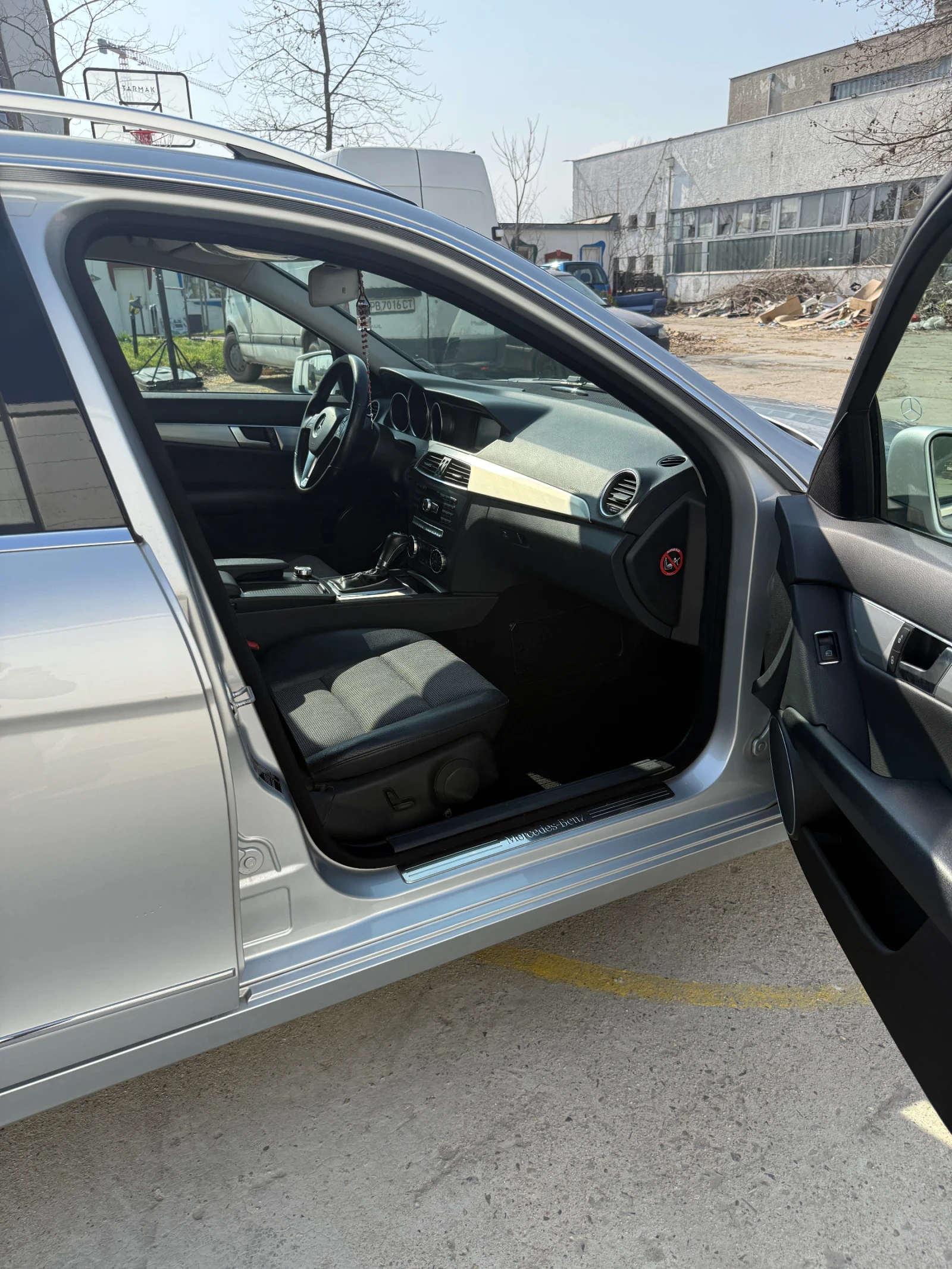 Mercedes-Benz C 200, снимка 11 - Автомобили и джипове - 53755606