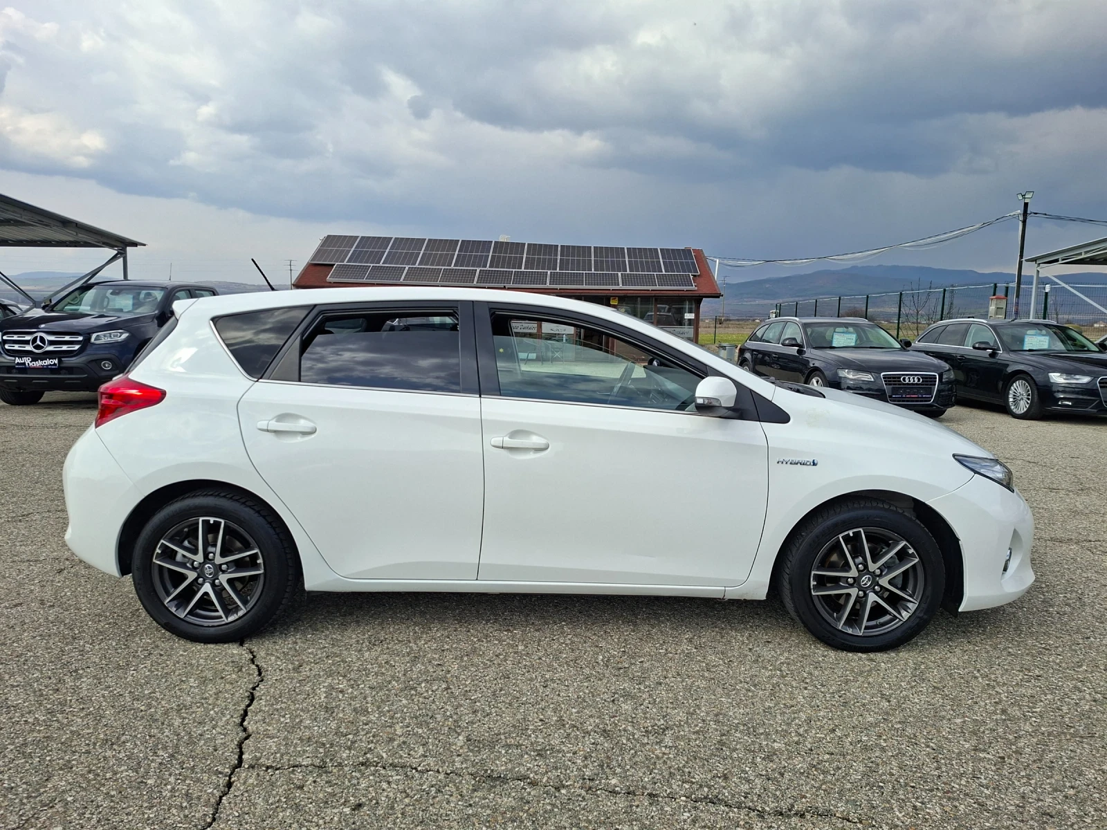 Toyota Auris 1, 8 i Hibrid - изображение 4