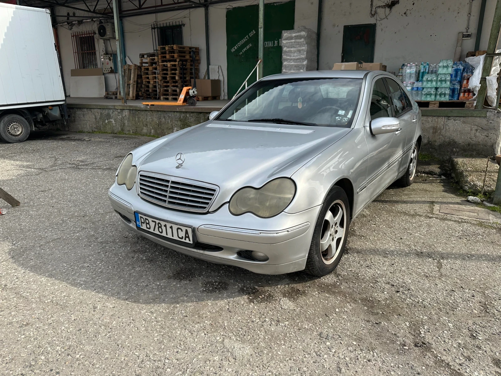 Mercedes-Benz C 220, снимка 2 - Автомобили и джипове - 54020481