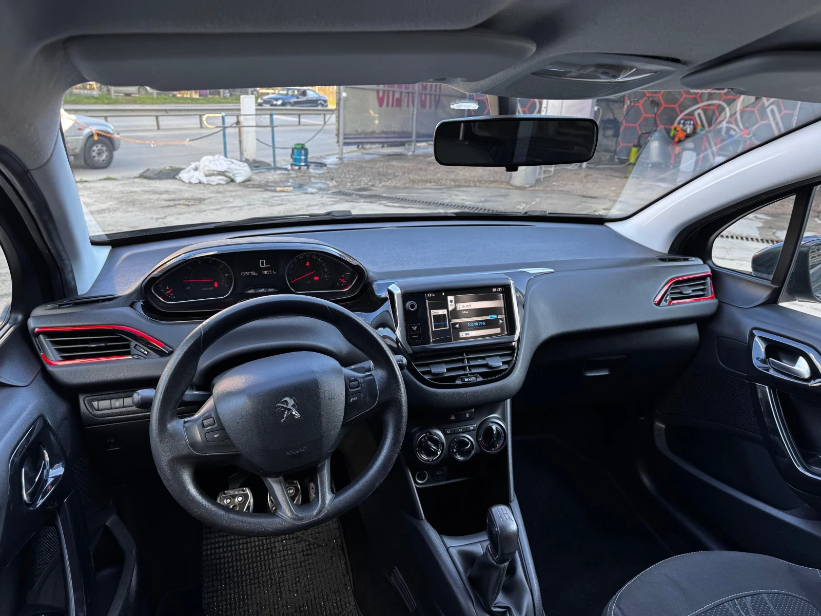 Peugeot 208, снимка 11 - Автомобили и джипове - 54156912