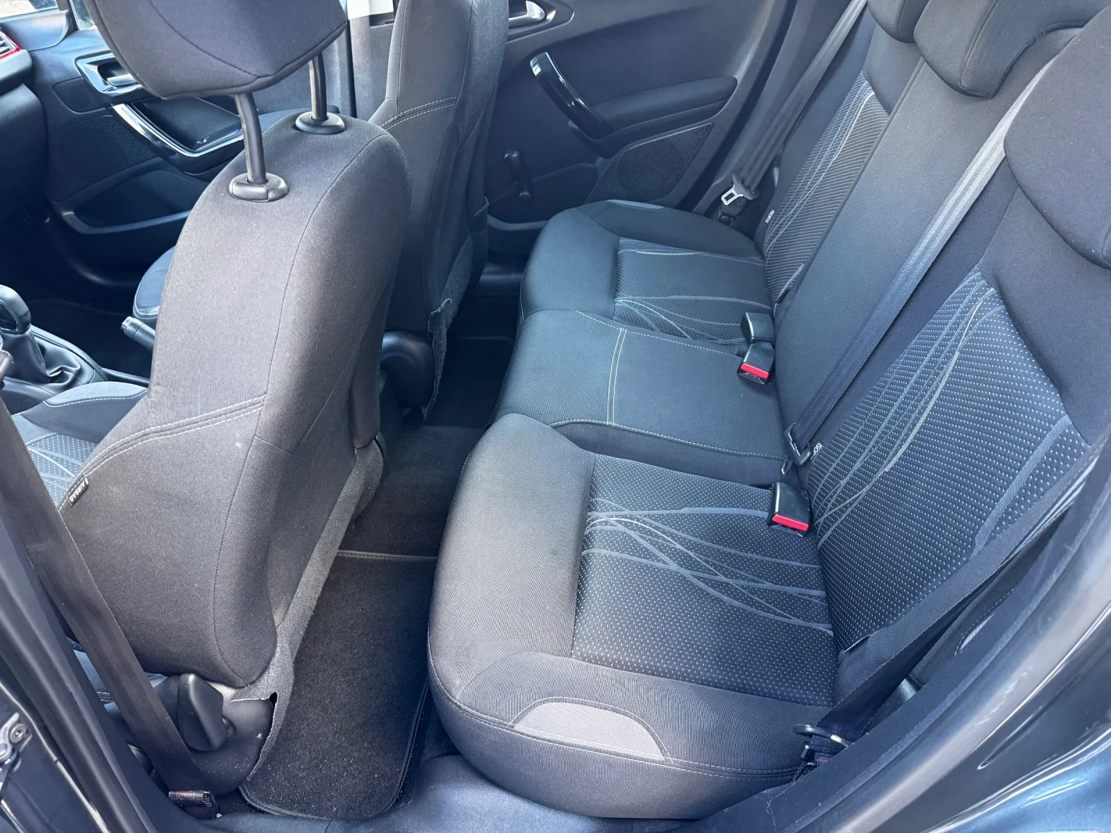 Peugeot 208, снимка 15 - Автомобили и джипове - 54156912