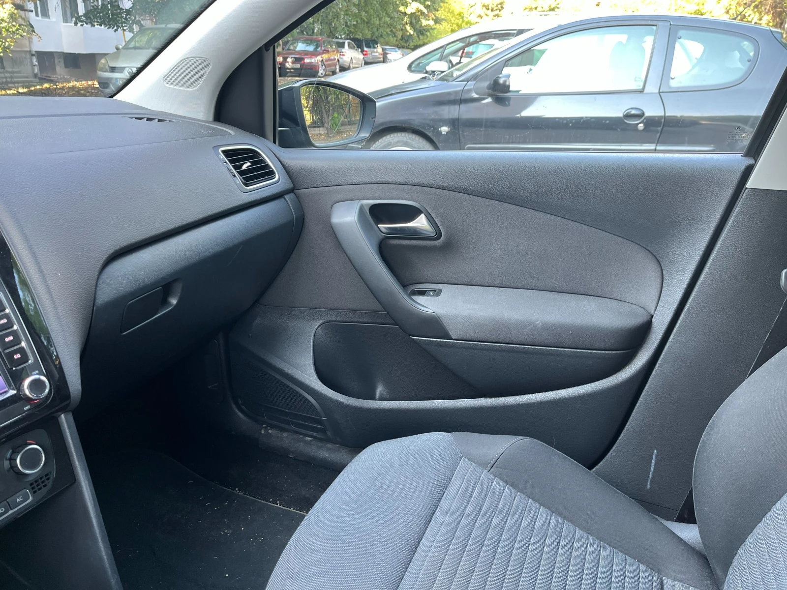 VW Polo, снимка 8 - Автомобили и джипове - 54271698