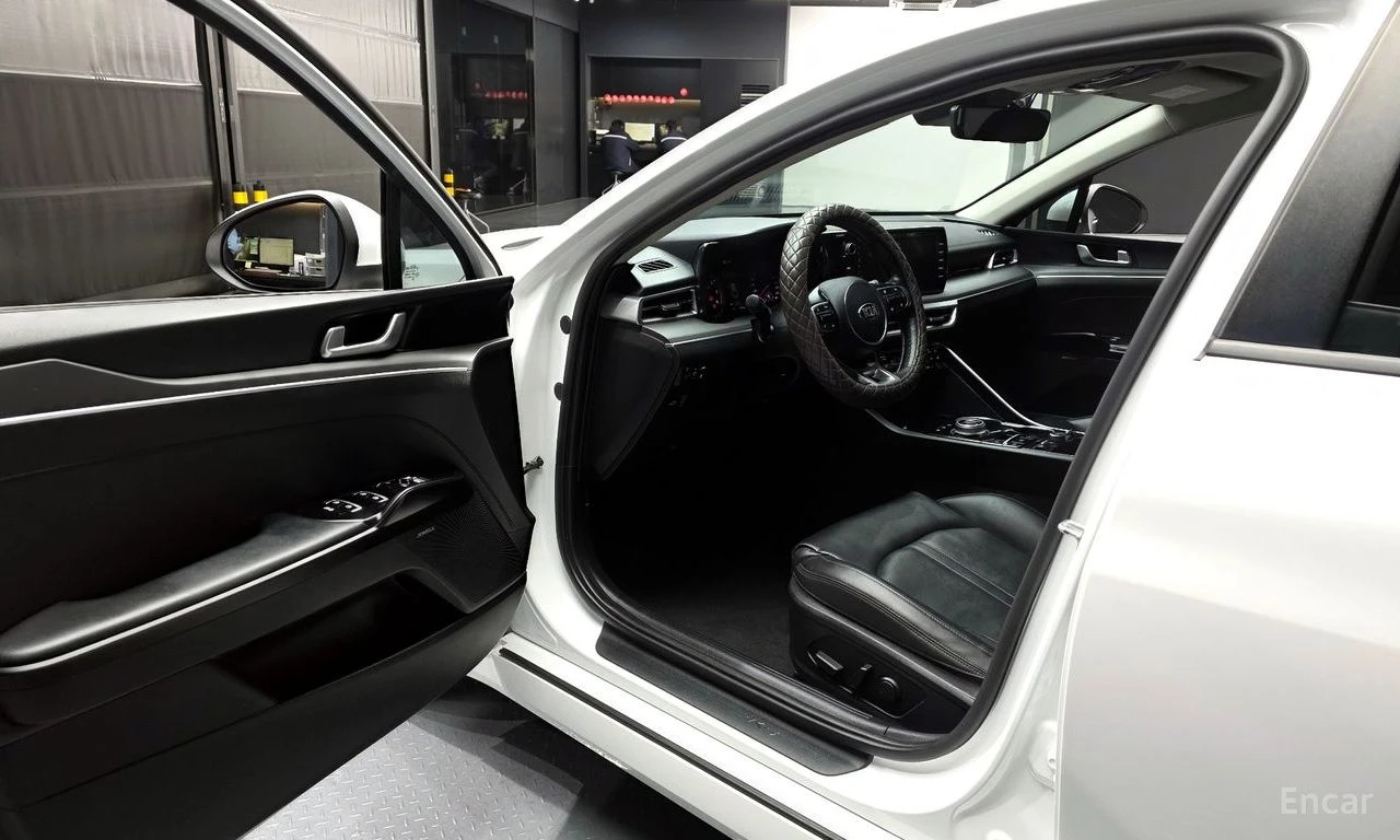 Kia K5 1.6 Turbo* DISTRONIC* ПОДГРЕВ* ОБДУХВАНЕ* КАМЕРА* , снимка 6 - Автомобили и джипове - 54884661