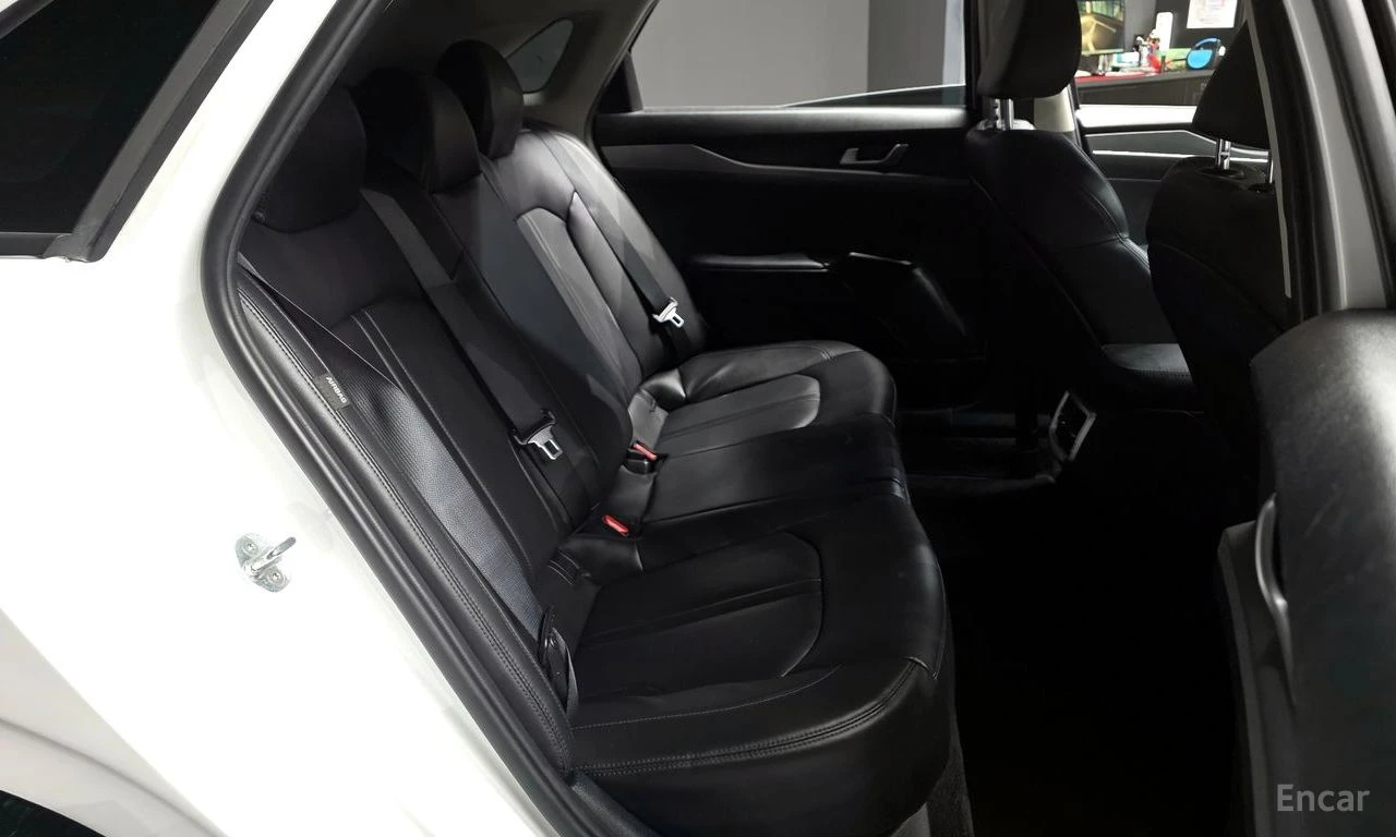 Kia K5 1.6 Turbo* DISTRONIC* ПОДГРЕВ* ОБДУХВАНЕ* КАМЕРА* , снимка 15 - Автомобили и джипове - 54884661