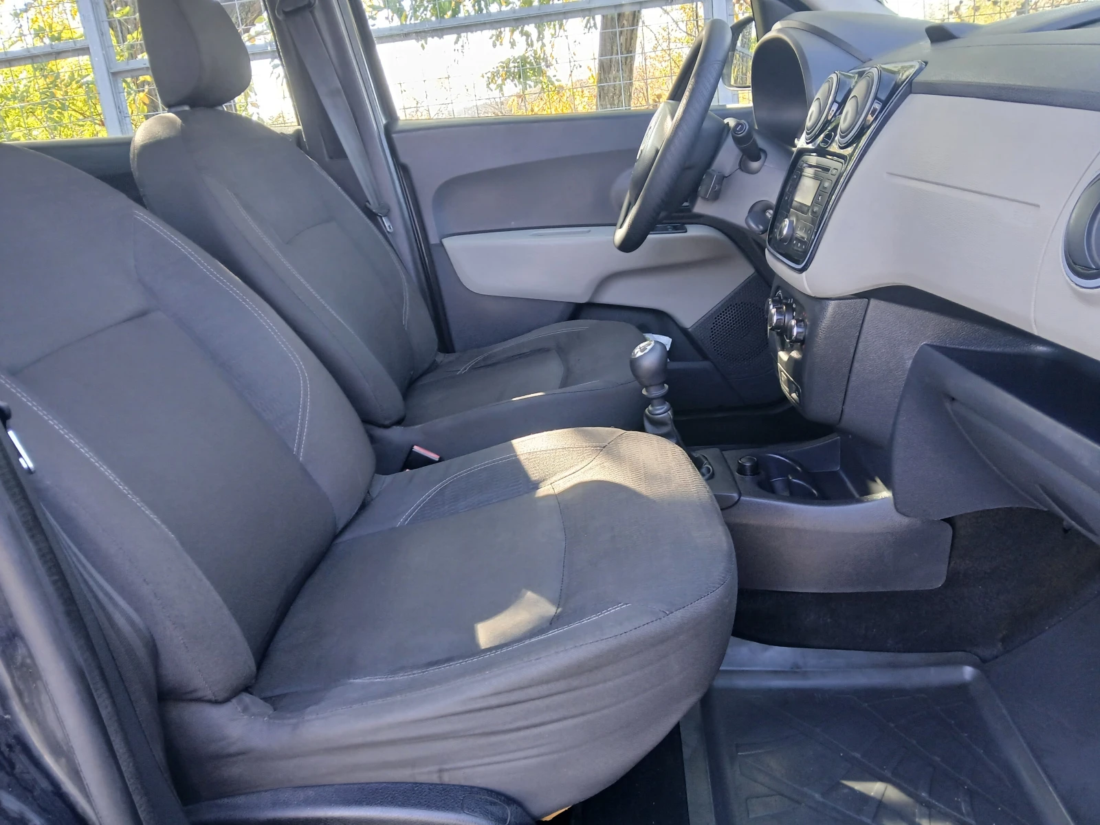 Dacia Lodgy 1.5 DCI-7mesta, снимка 8 - Автомобили и джипове - 55462915