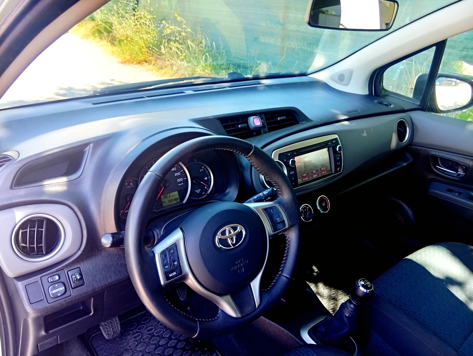 Toyota Yaris 1.33 бензин , снимка 8 - Автомобили и джипове - 55631470