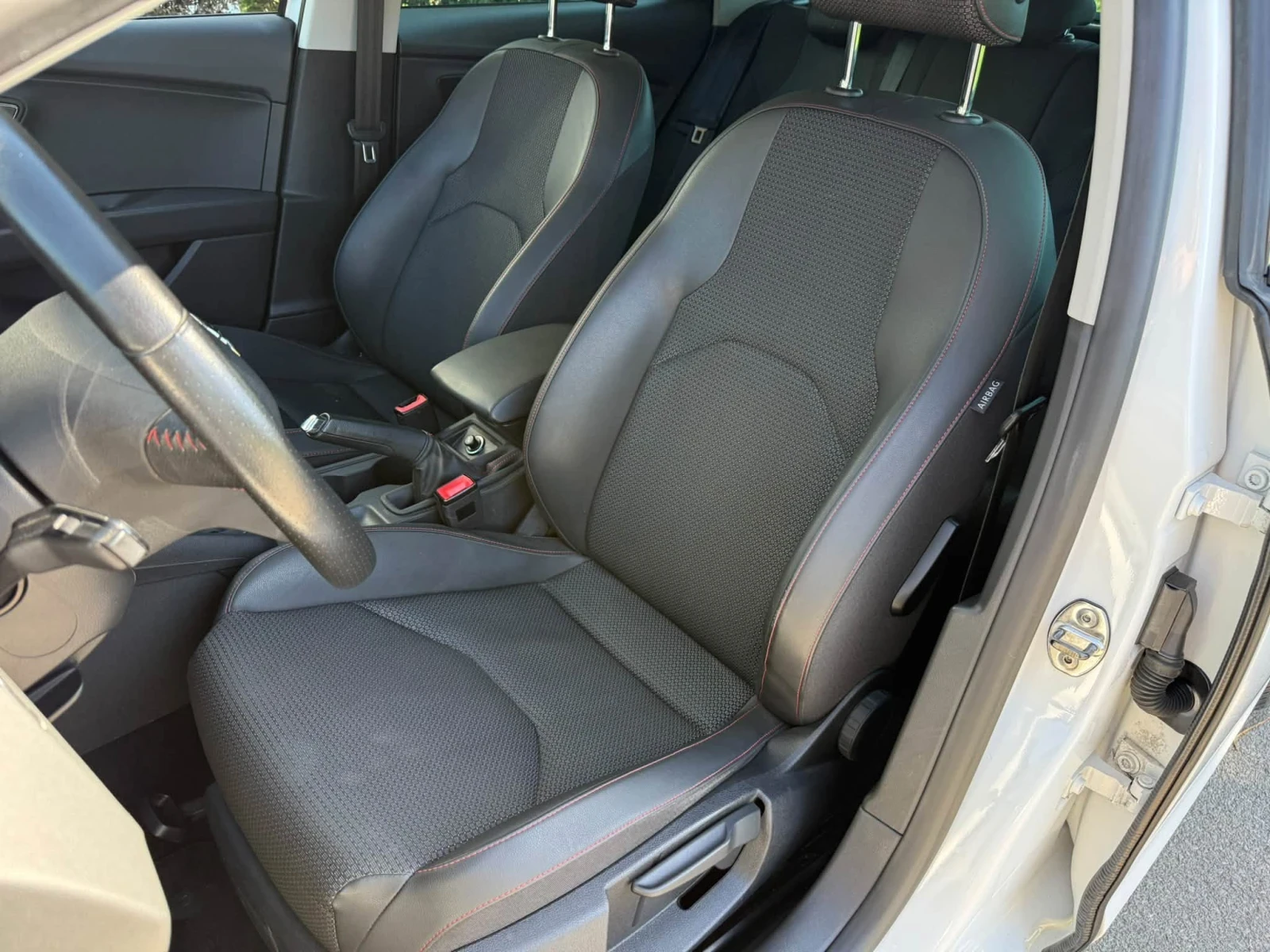 Seat Leon FR 125kc, снимка 13 - Автомобили и джипове - 56589945
