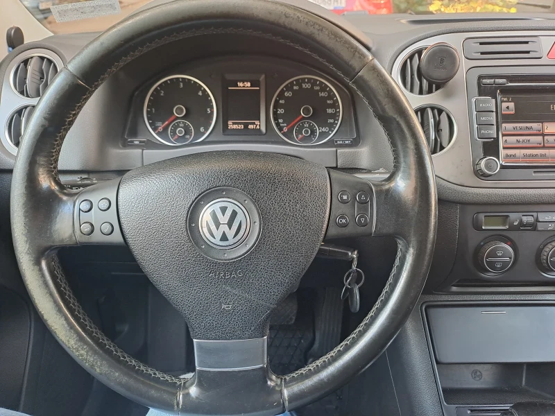 VW Tiguan, снимка 8 - Автомобили и джипове - 47371108