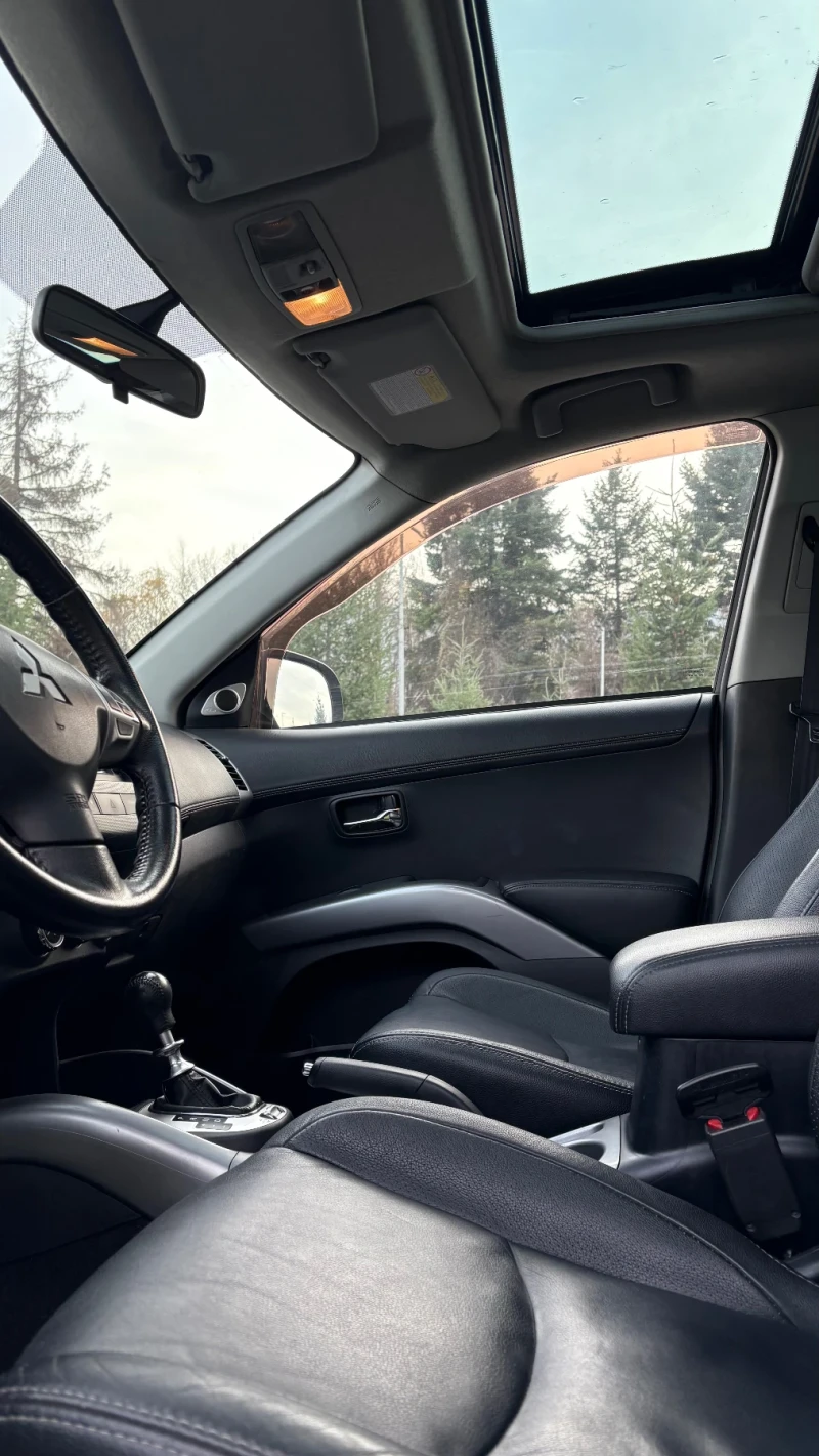Mitsubishi Outlander, снимка 12 - Автомобили и джипове - 52630042