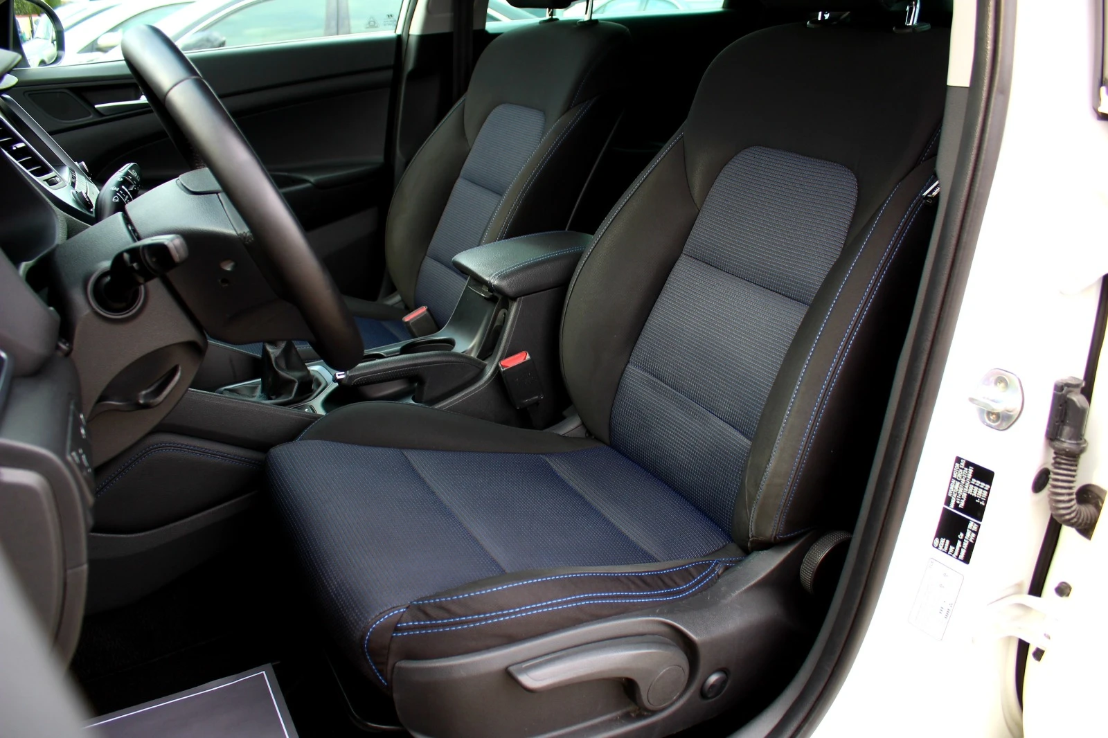Hyundai Tucson 1.7CRDi СОБСТВЕН ЛИЗИНГ/KEYLESS GO/ЕВРО 6В | Mobile.bg — изображение 11