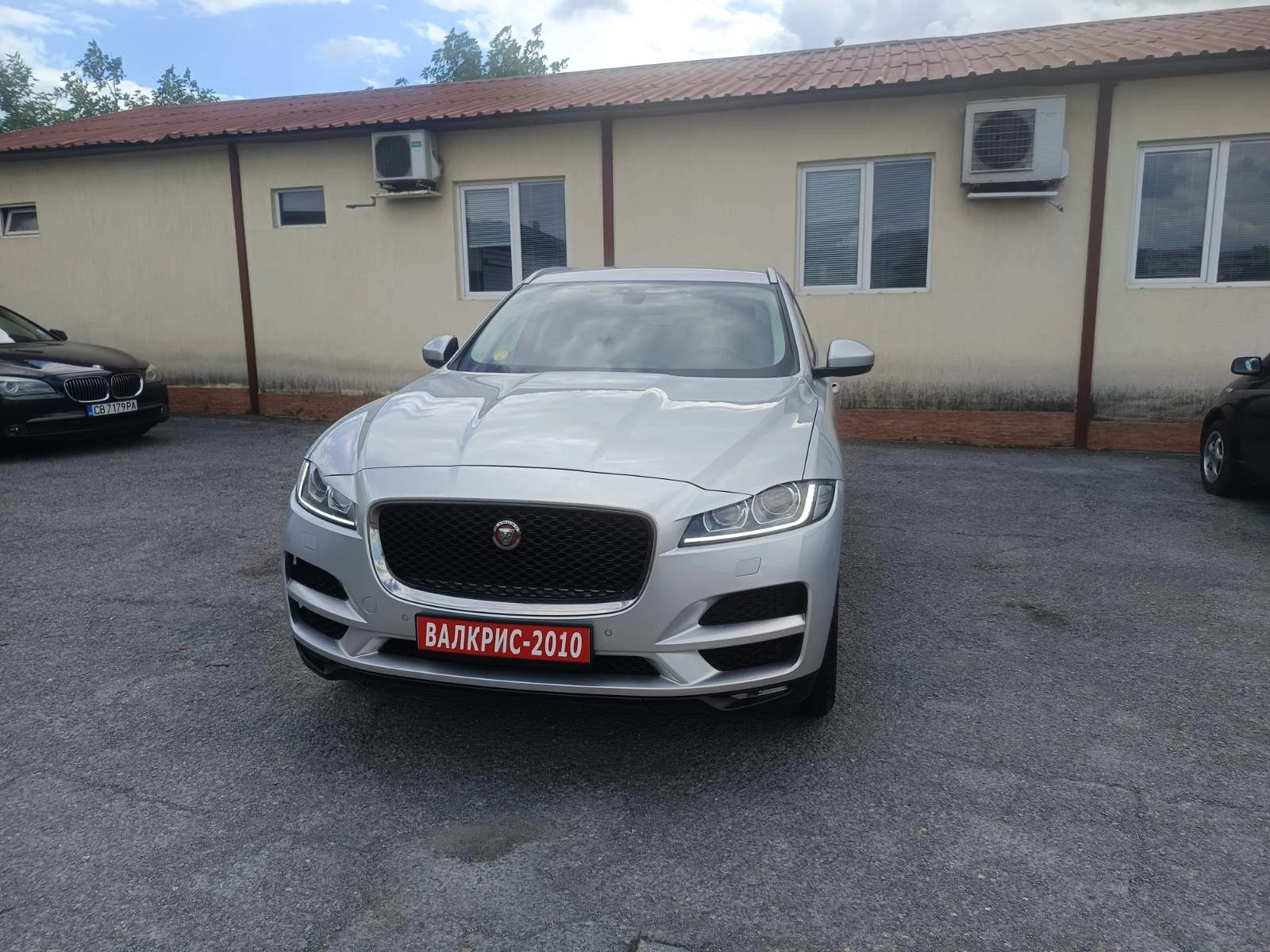 Jaguar F-PACE Pure - AWD - КОЖЕН САЛОН - изображение 8