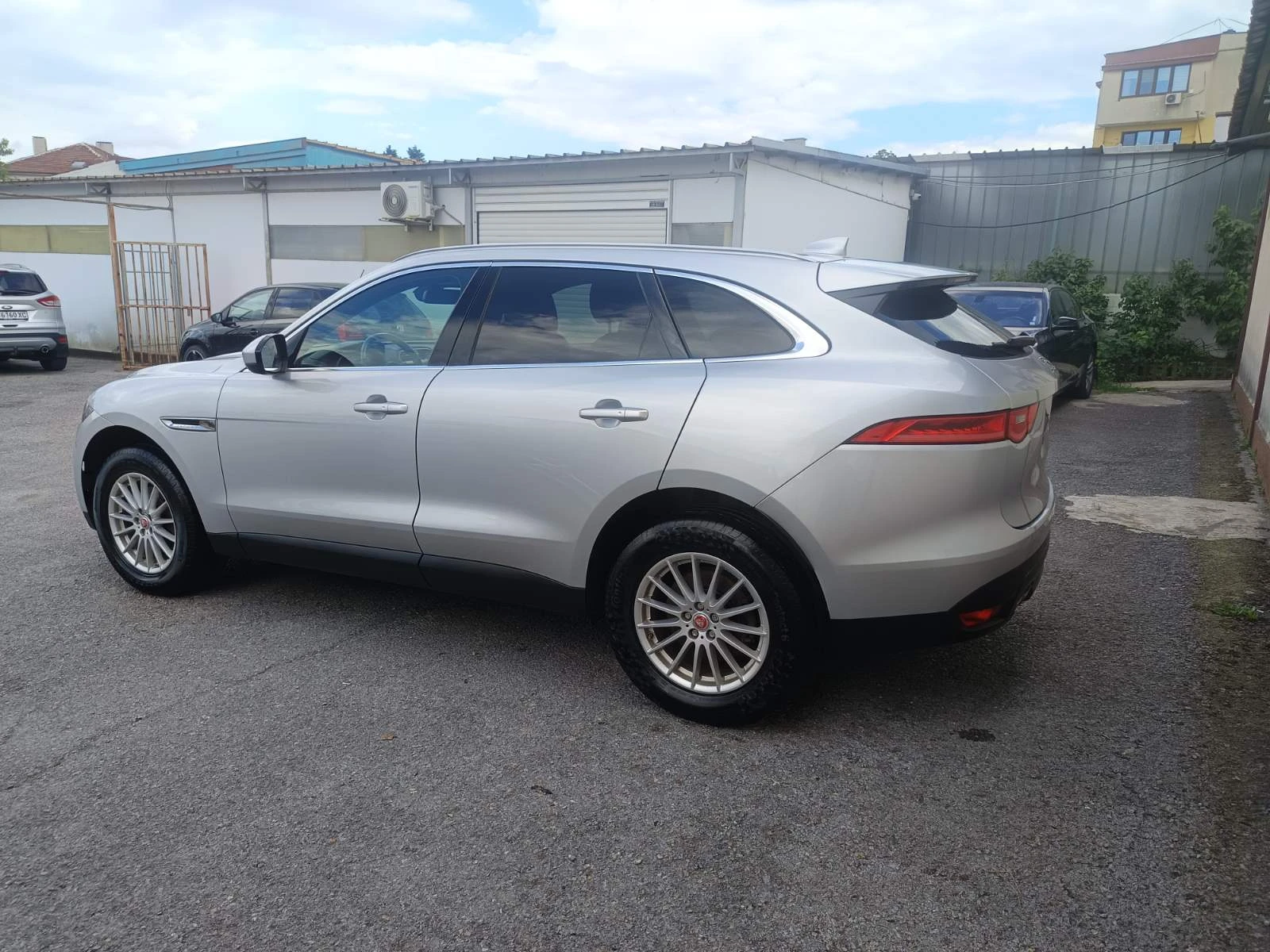 Jaguar F-PACE Pure - AWD - КОЖЕН САЛОН - изображение 6