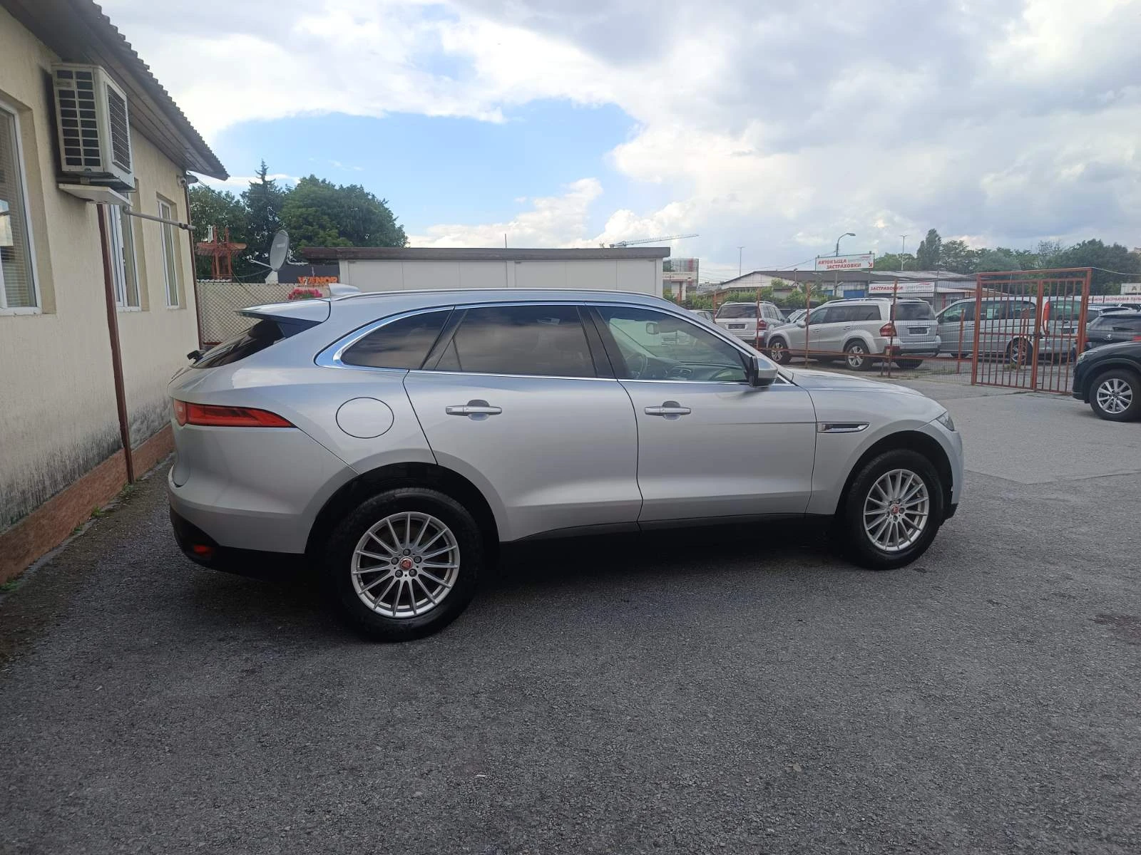 Jaguar F-PACE Pure - AWD - КОЖЕН САЛОН - изображение 5