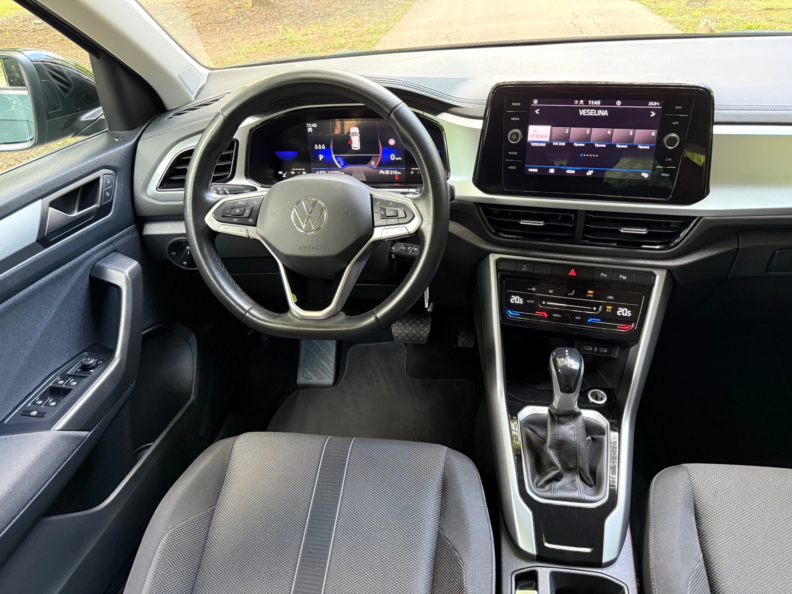 VW T-Roc  1.5 TSI* FACE* DSG* DIGITAL* DIST* ASIST* CARPLAY - изображение 7