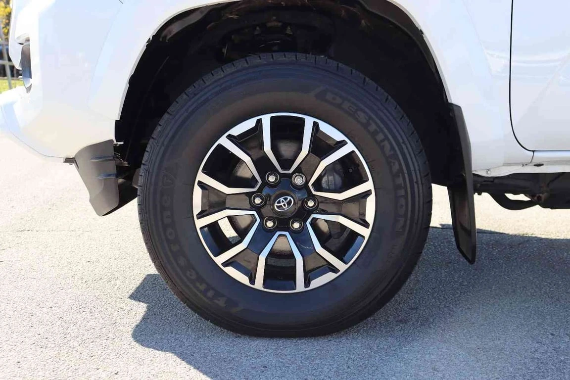 Toyota Tacoma * 4x4 Double Cab Auto * CARFAX * БЕЗ ПЪРВОНАЧАЛНА  - изображение 7