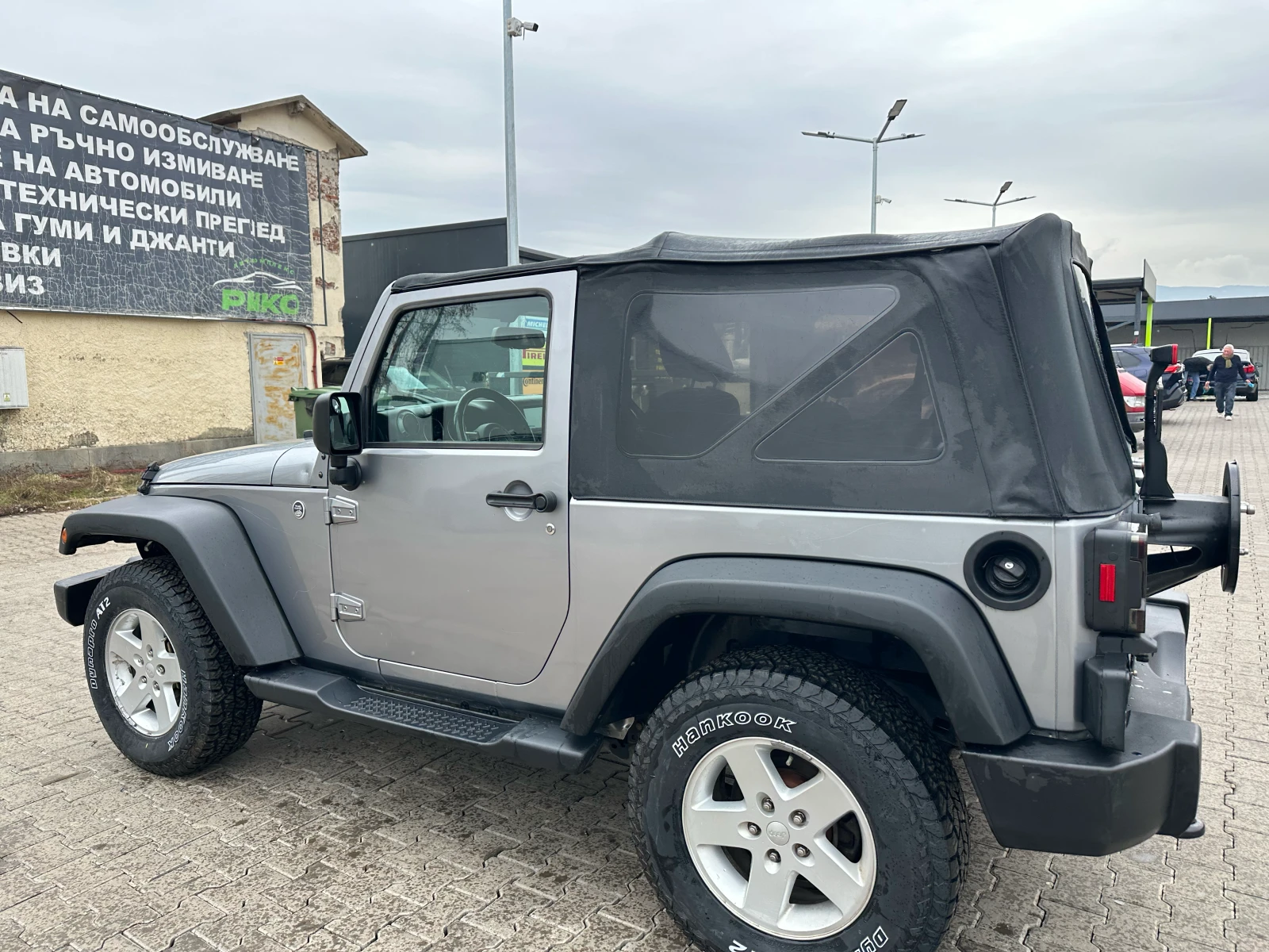 Jeep Wrangler Sport Utility , снимка 2 - Автомобили и джипове - 54087217