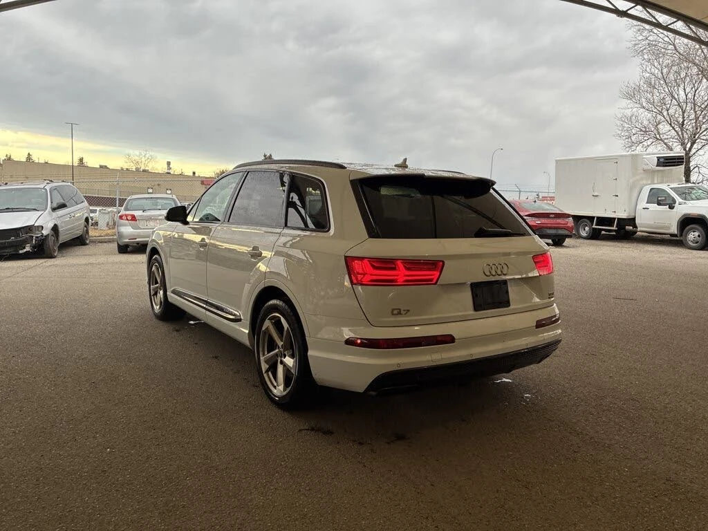 Audi Q7 3.0 TFSI* quattro* Technik* АвтоКредит* (ЦЕНА ДО Б, снимка 3 - Автомобили и джипове - 54001338