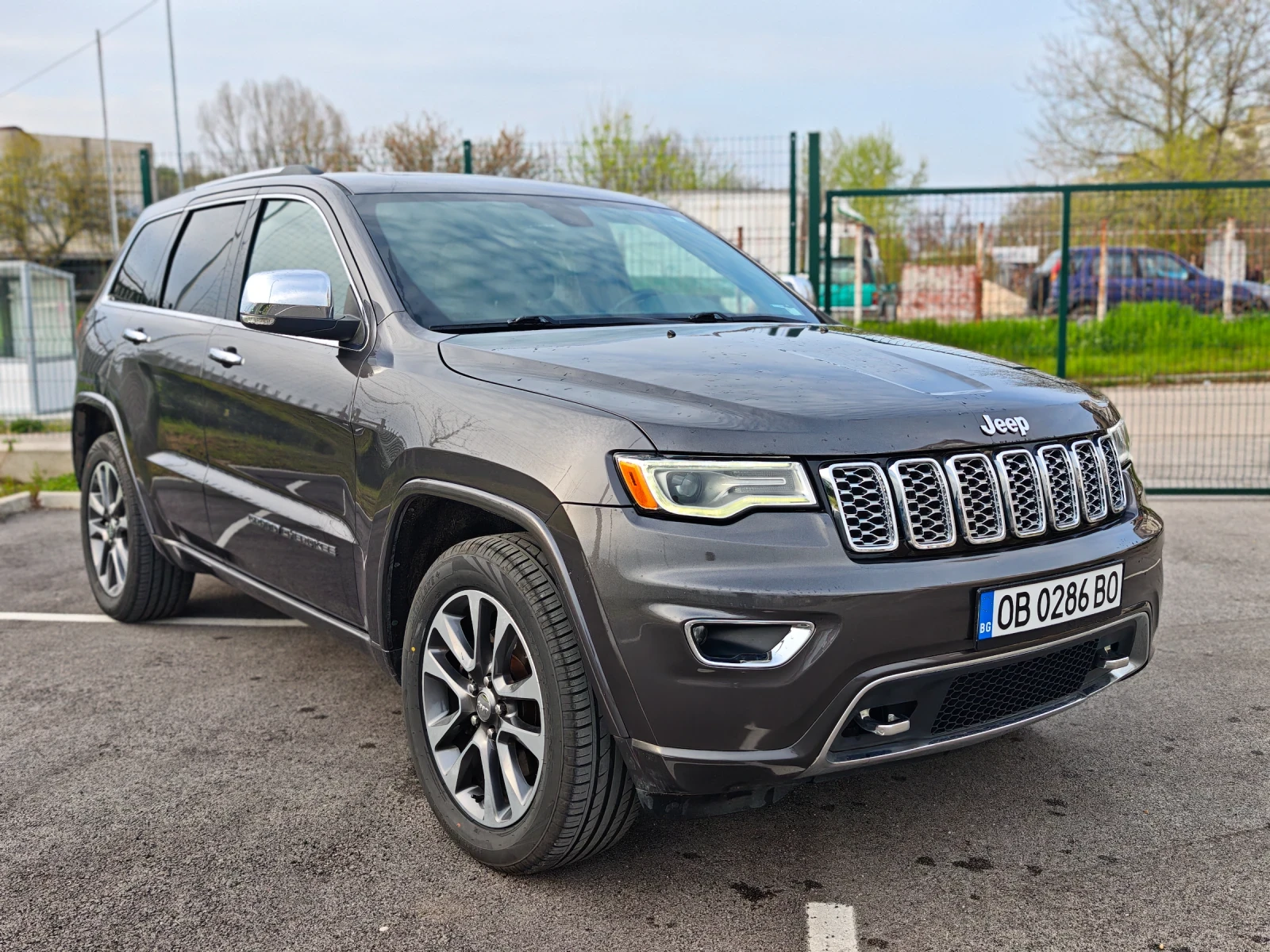 Jeep Grand cherokee 5.7 Overland, снимка 3 - Автомобили и джипове - 54206921