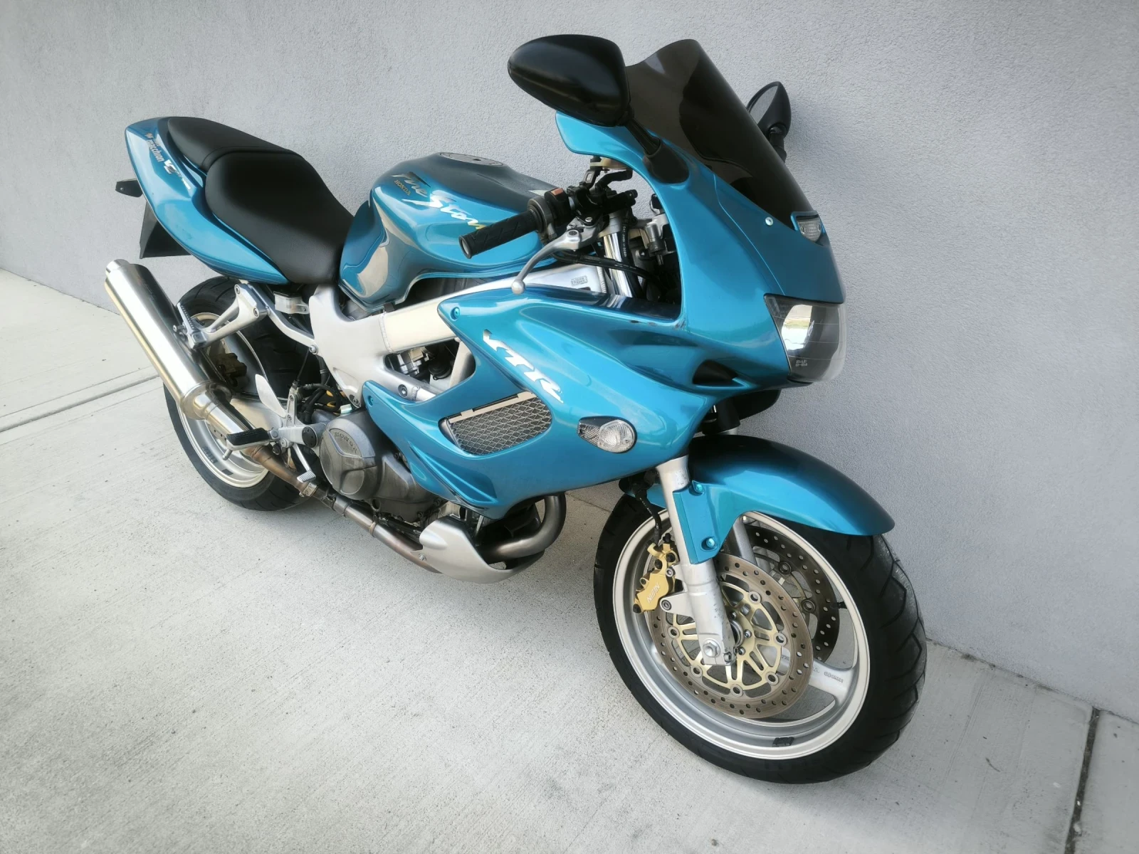 Honda Vtr 1000 V2 FireStorm, 2000 година  - изображение 2
