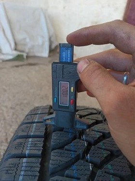 Гуми Зимни 215/65R16, снимка 6