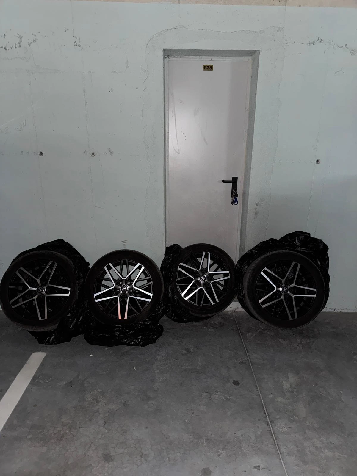    235/45R17 | Mobile.bg   1