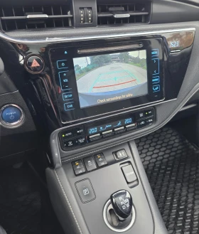 Toyota Auris 1.8 HYBRID, снимка 8