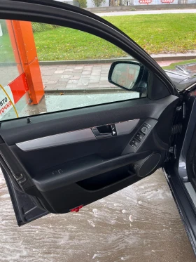 Mercedes-Benz C 320, снимка 9