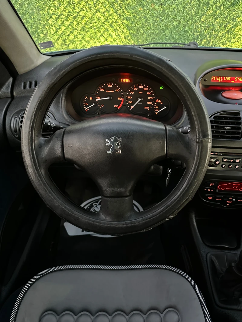 Peugeot 206 1.4HDI 68ks KLIMATRONIK, снимка 9 - Автомобили и джипове - 47841693