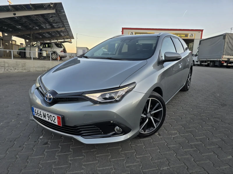 Toyota Auris Hybrid Facelift, снимка 1 - Автомобили и джипове - 47869260