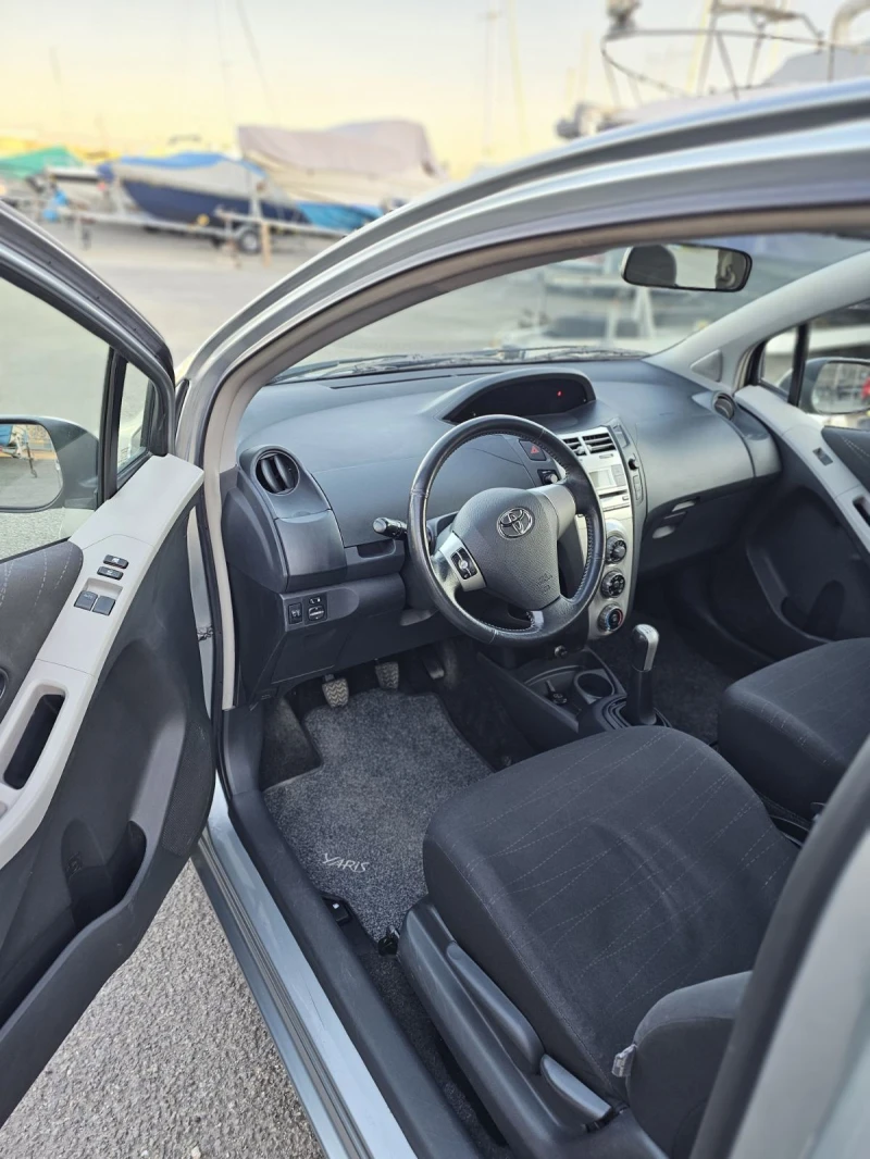 Toyota Yaris 1.0, снимка 6 - Автомобили и джипове - 48807360