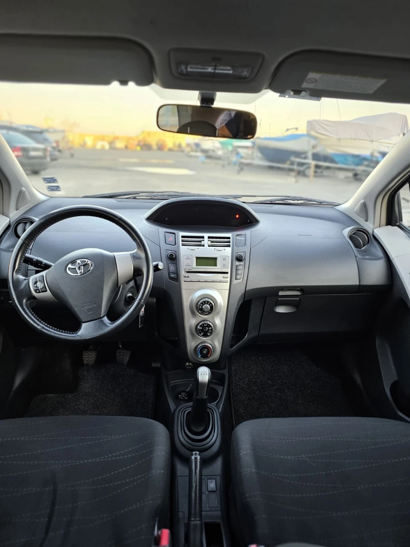 Toyota Yaris 1.0, снимка 8 - Автомобили и джипове - 48807360