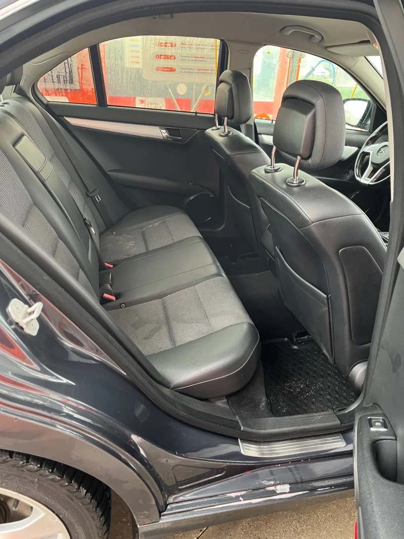 Mercedes-Benz C 320, снимка 7 - Автомобили и джипове - 52472317