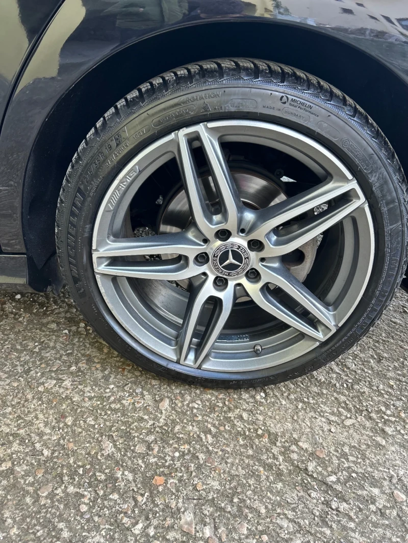 Mercedes-Benz E 220 E220/AMG/LINE, снимка 3 - Автомобили и джипове - 52788781