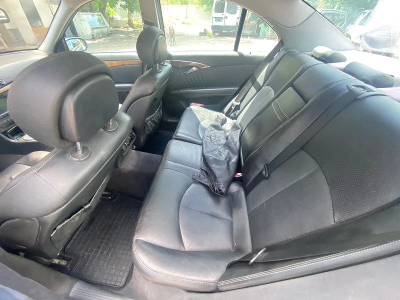 Mercedes-Benz E 320, снимка 5 - Автомобили и джипове - 53406048