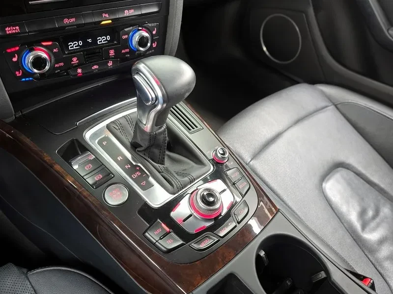 Audi A5 2.0 TDI Quattro, снимка 9 - Автомобили и джипове - 54552632