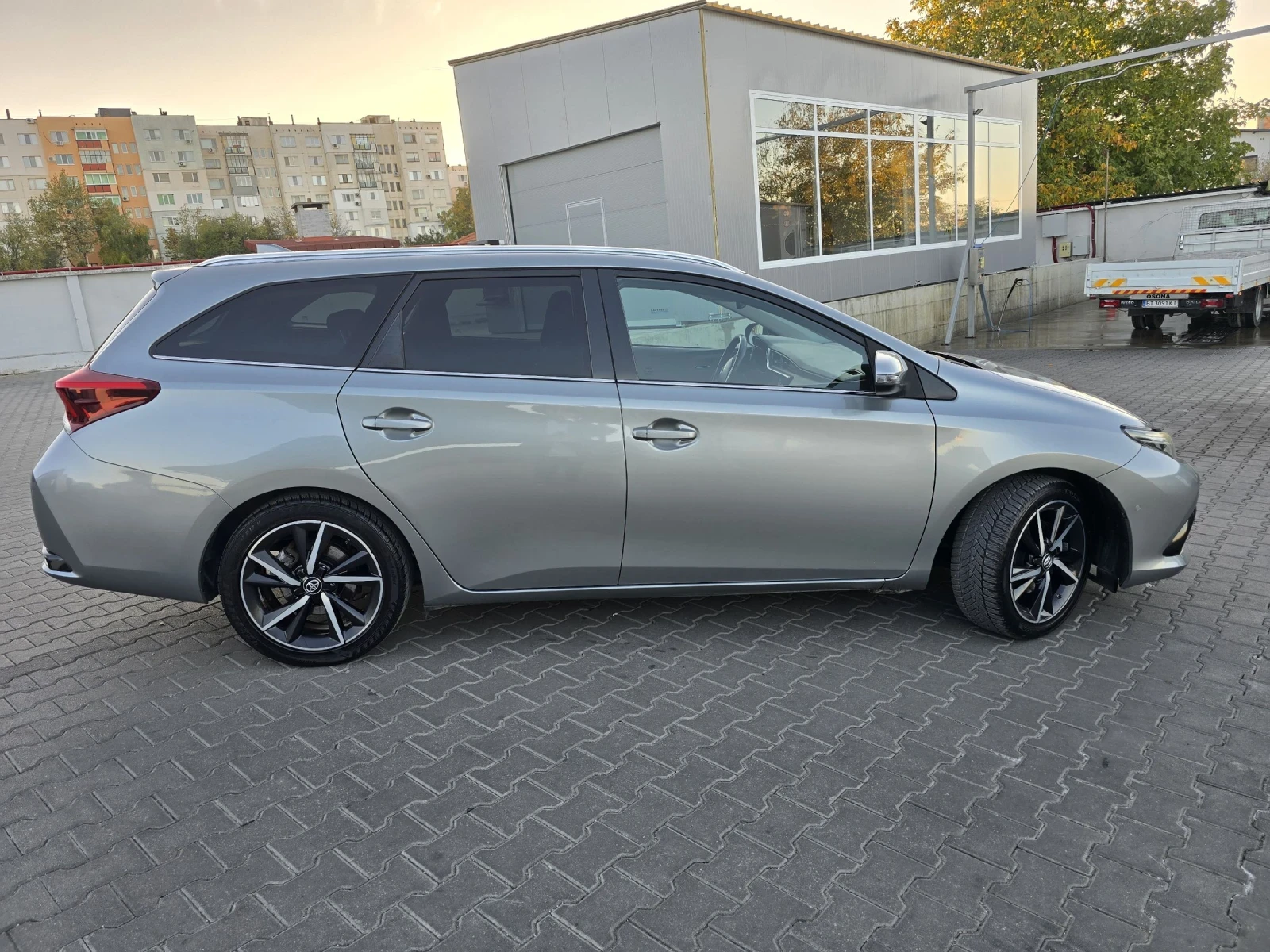 Toyota Auris Hybrid Facelift - изображение 4