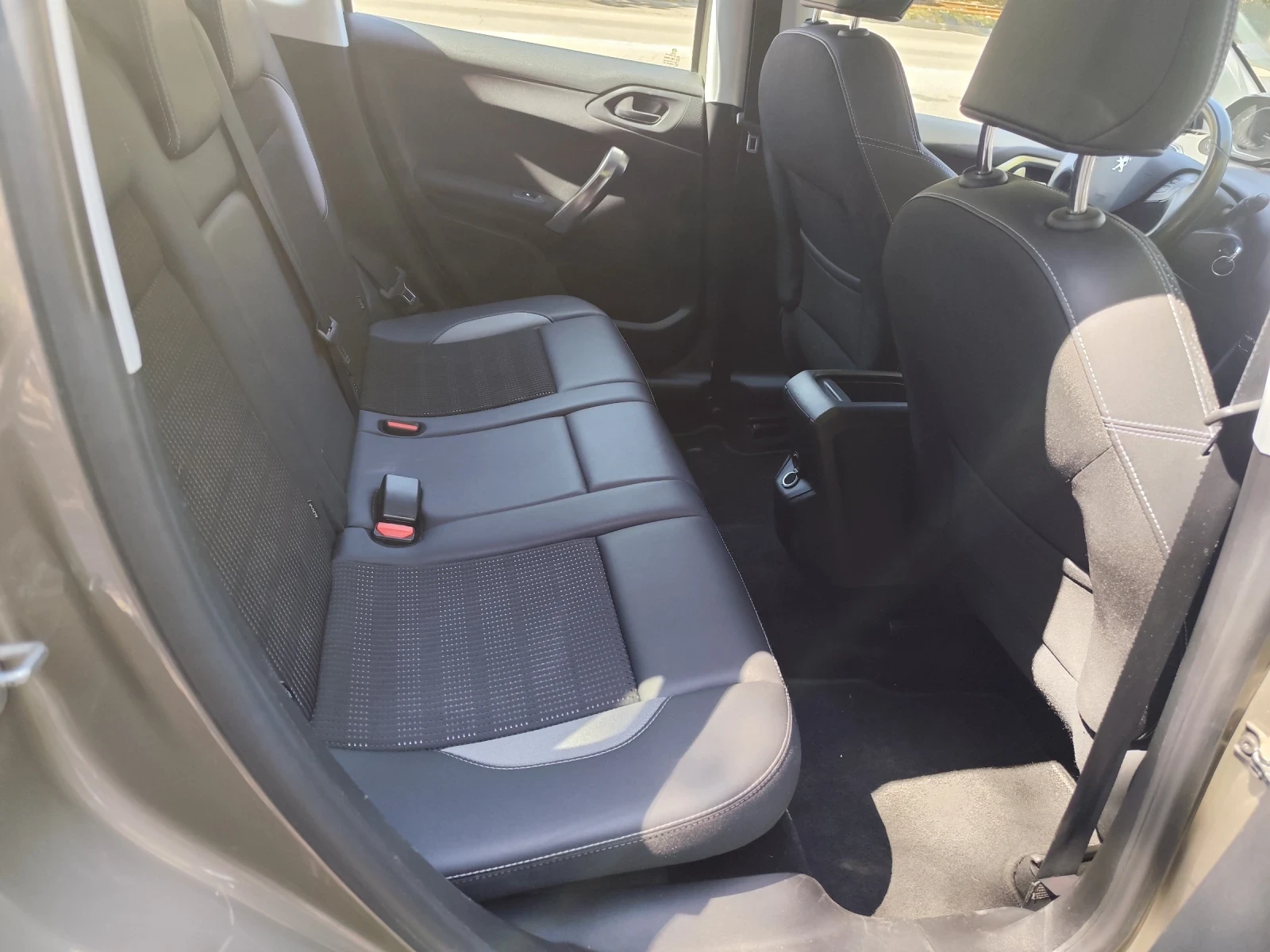 Peugeot 2008 Blue HDI 1.6 - изображение 8
