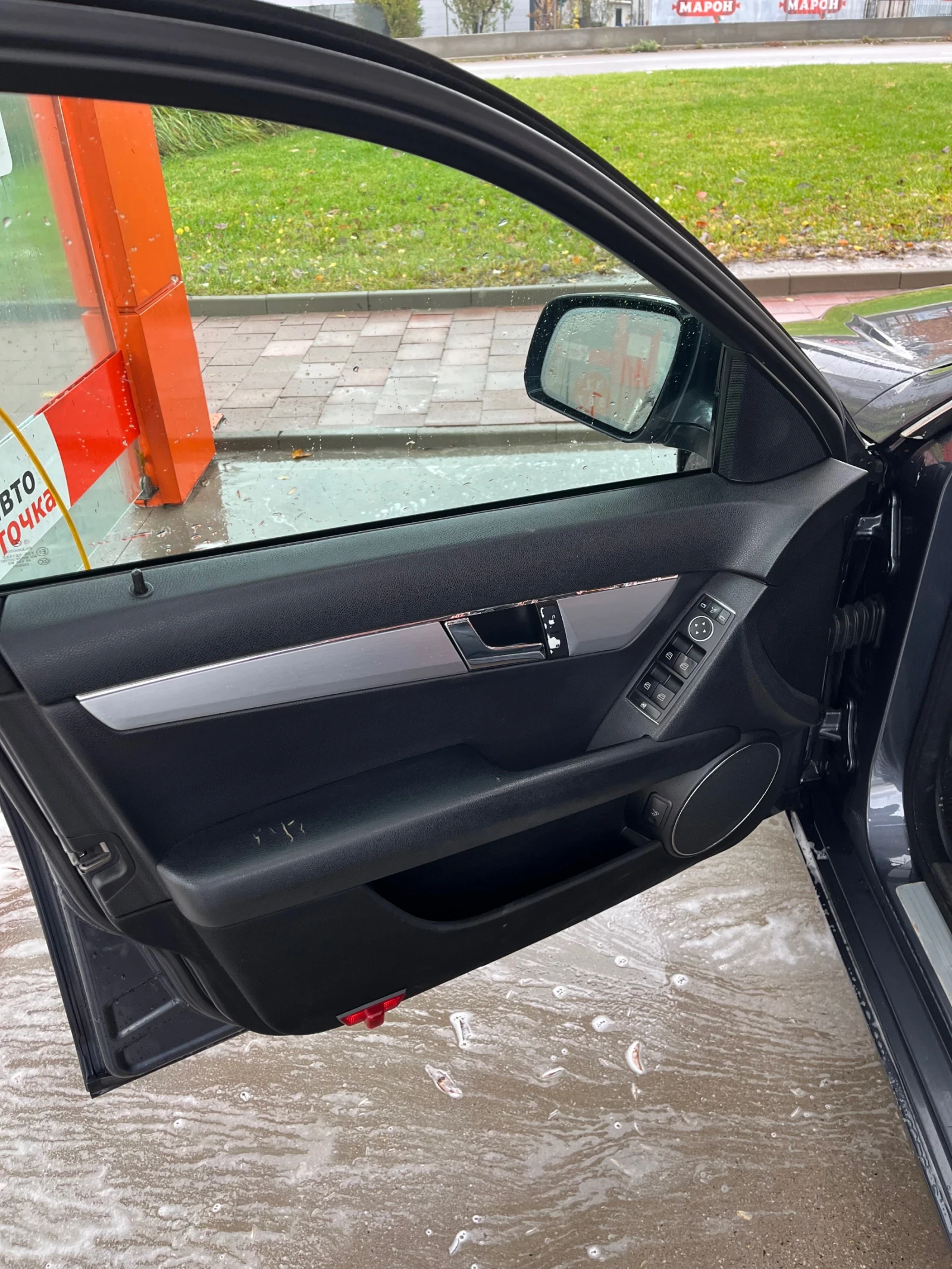 Mercedes-Benz C 320  - изображение 9