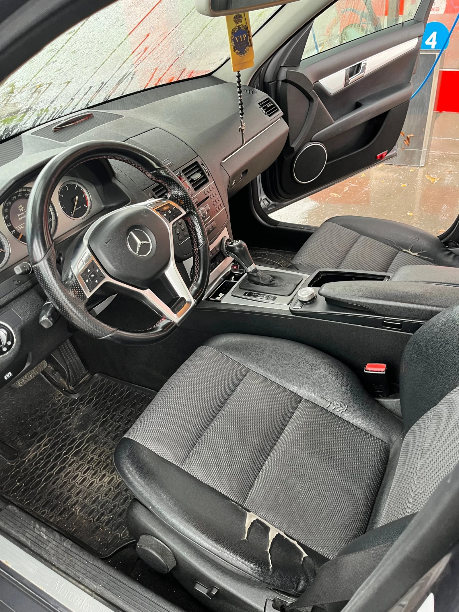 Mercedes-Benz C 320  - изображение 10