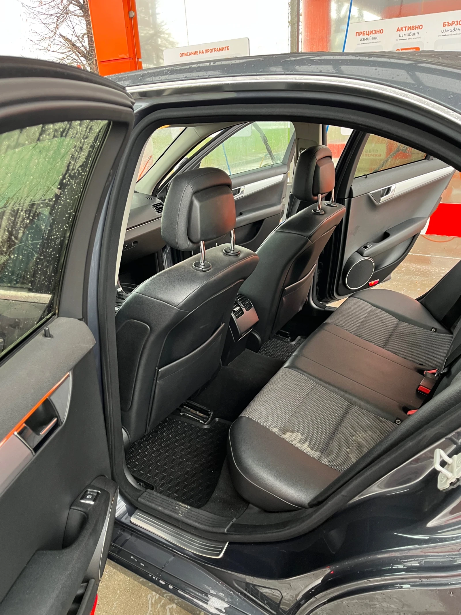 Mercedes-Benz C 320  - изображение 8