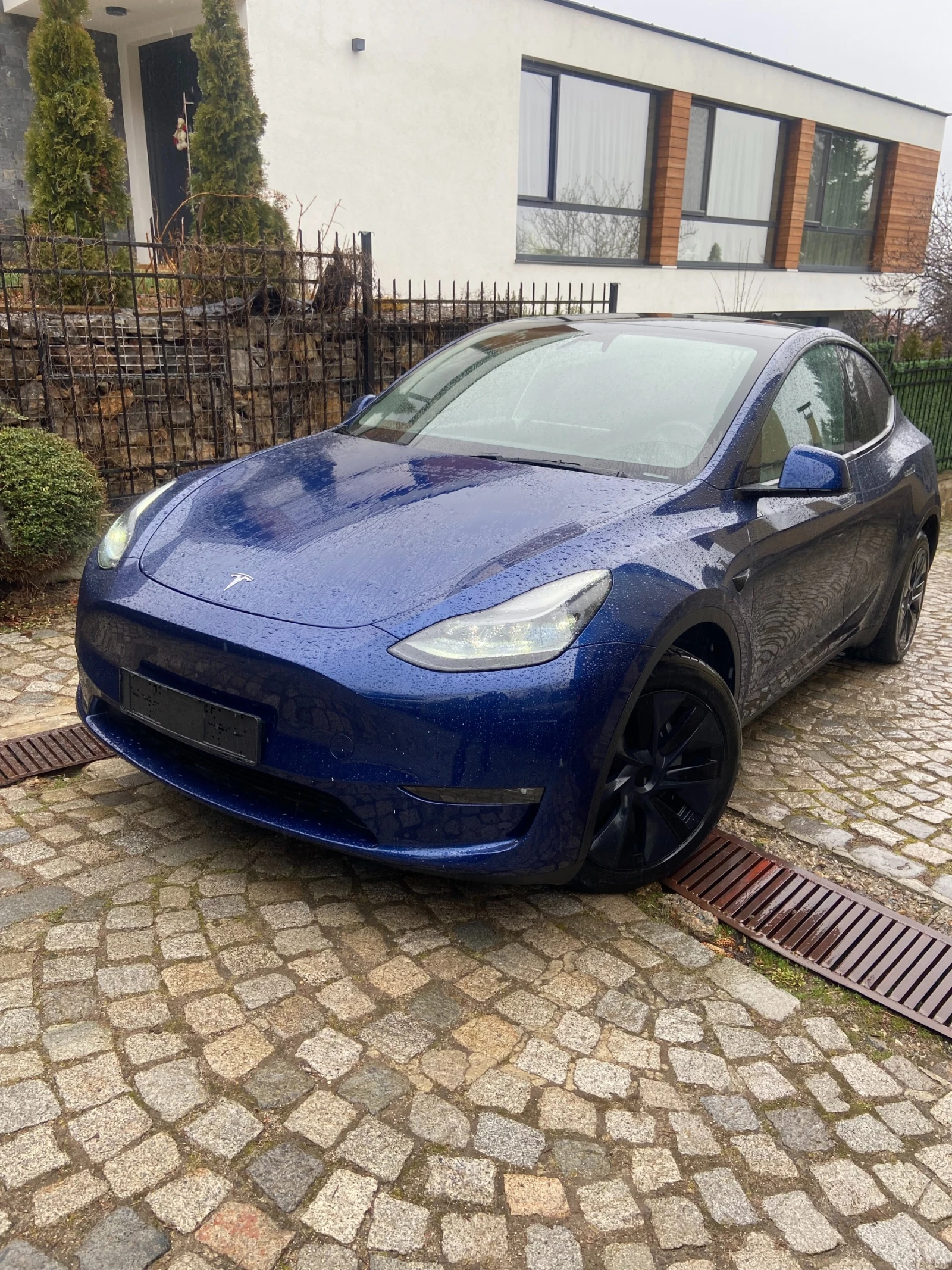 Tesla Model Y 7-местна Long Range Dual Motor