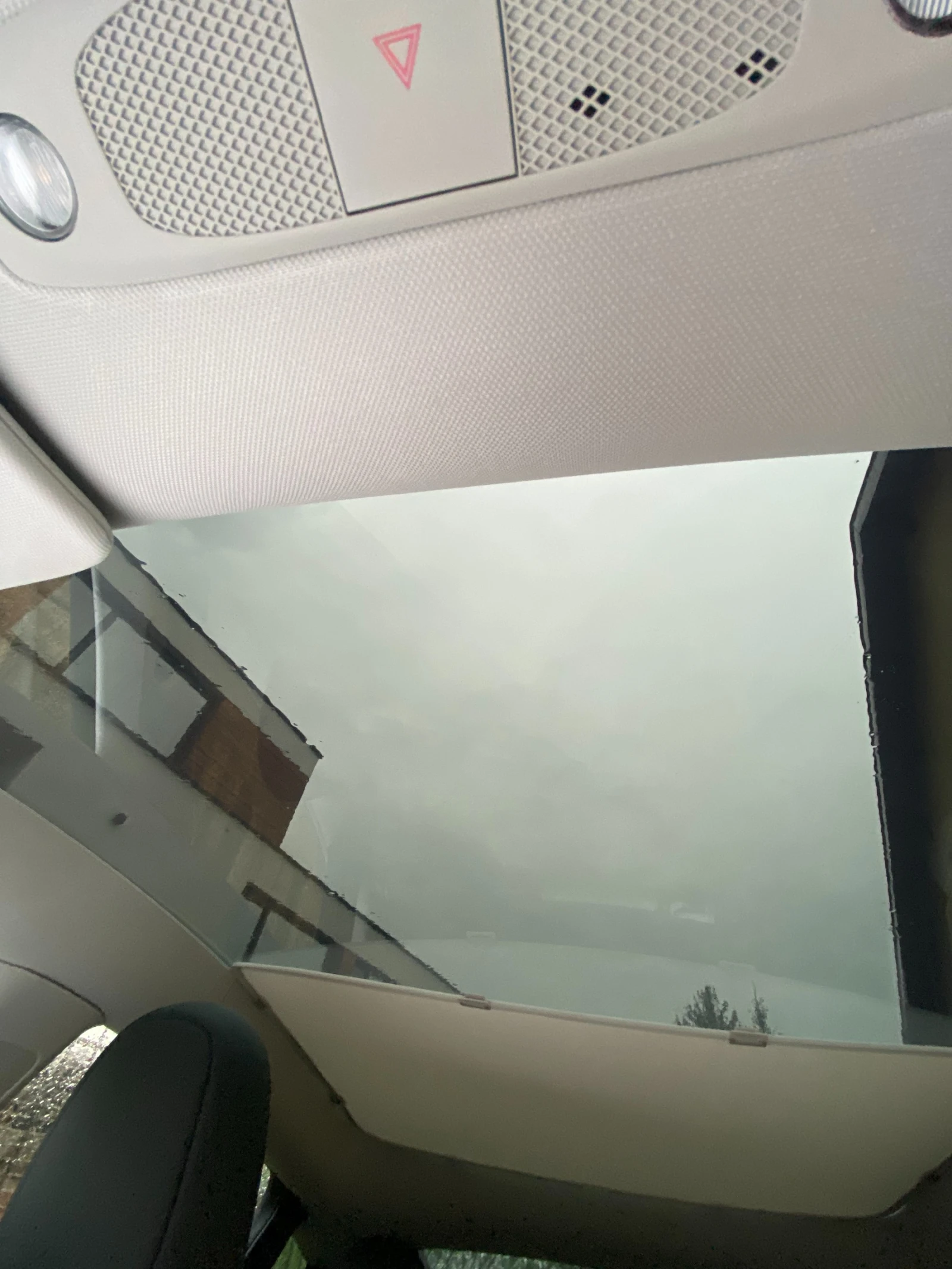 Tesla Model Y 7-местна Long Range Dual Motor, снимка 14 - Автомобили и джипове - 53718981