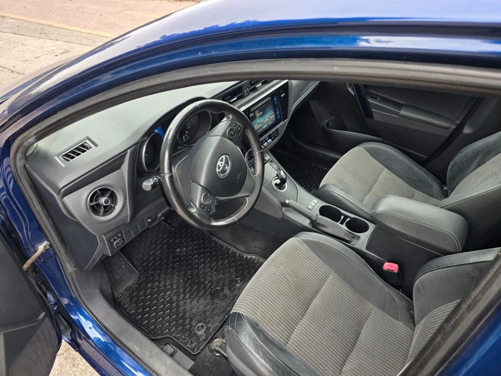 Toyota Auris 1.8 HYBRID, снимка 11 - Автомобили и джипове - 53813278
