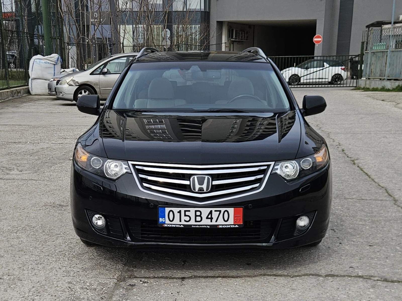 Honda Accord 2.4i-VTEC Distronic* Line Asist* Collision Assist, снимка 2 - Автомобили и джипове - 54066118