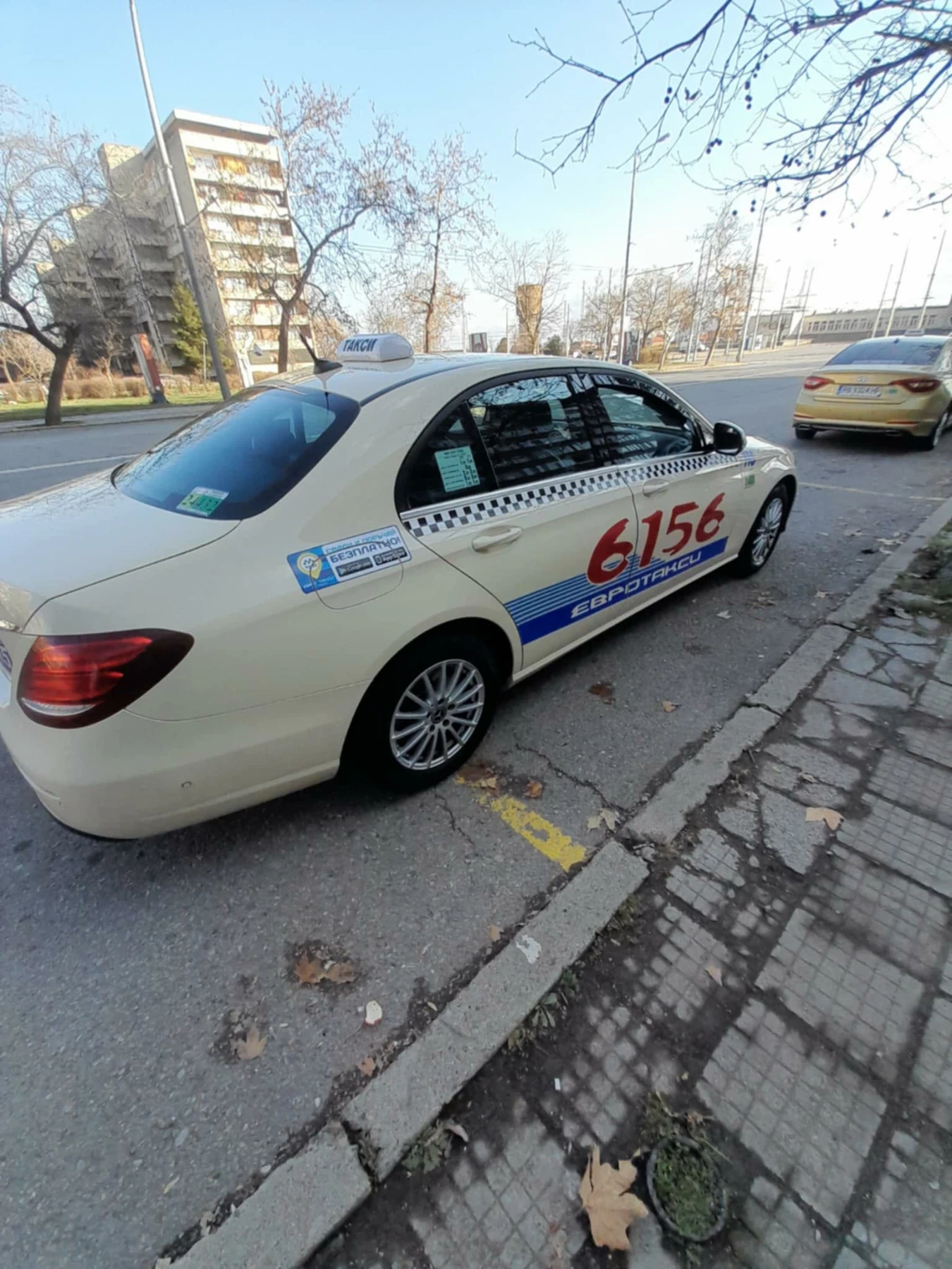 Mercedes-Benz E 200, снимка 12 - Автомобили и джипове - 54065389