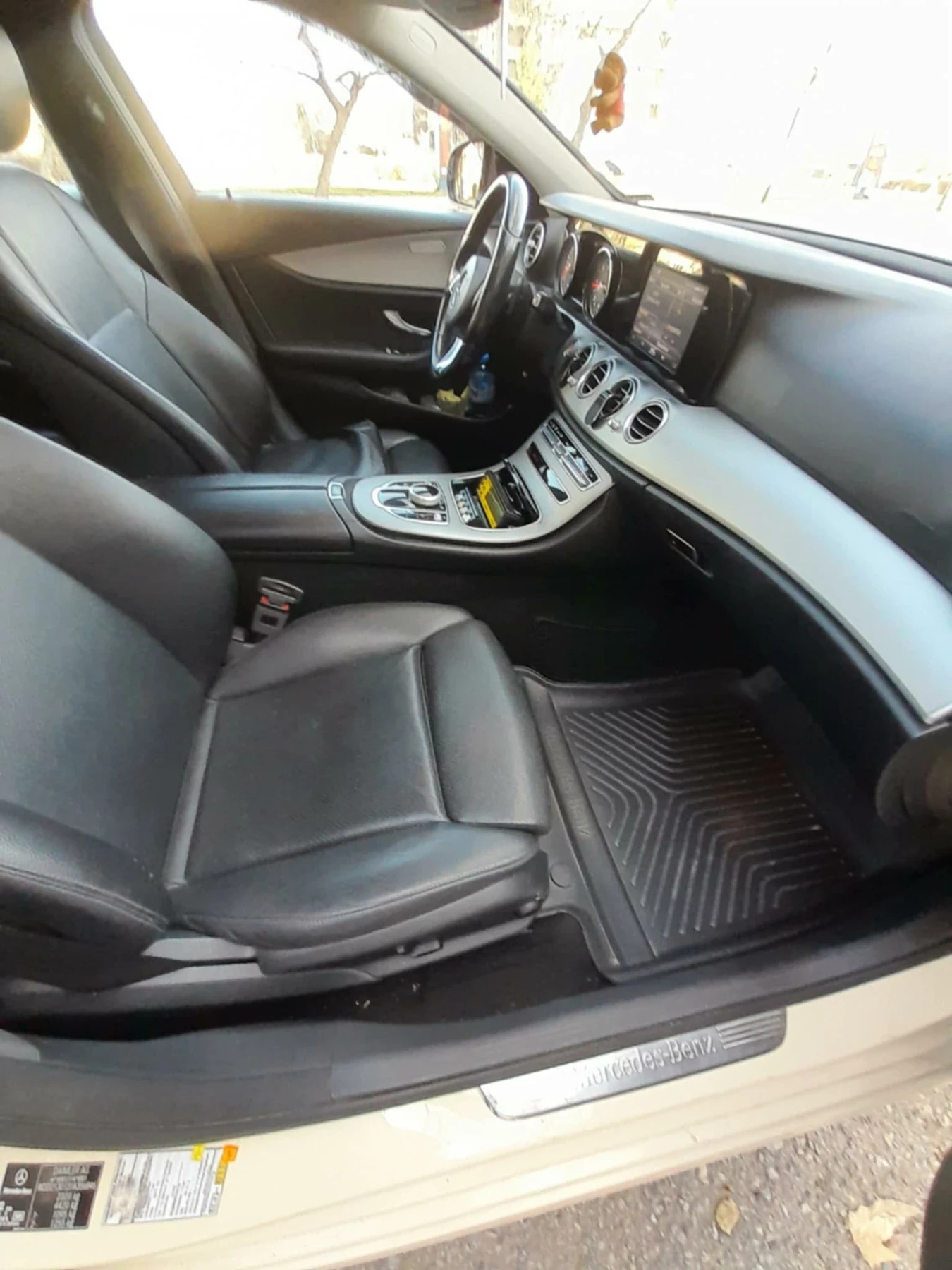 Mercedes-Benz E 200, снимка 10 - Автомобили и джипове - 54065389