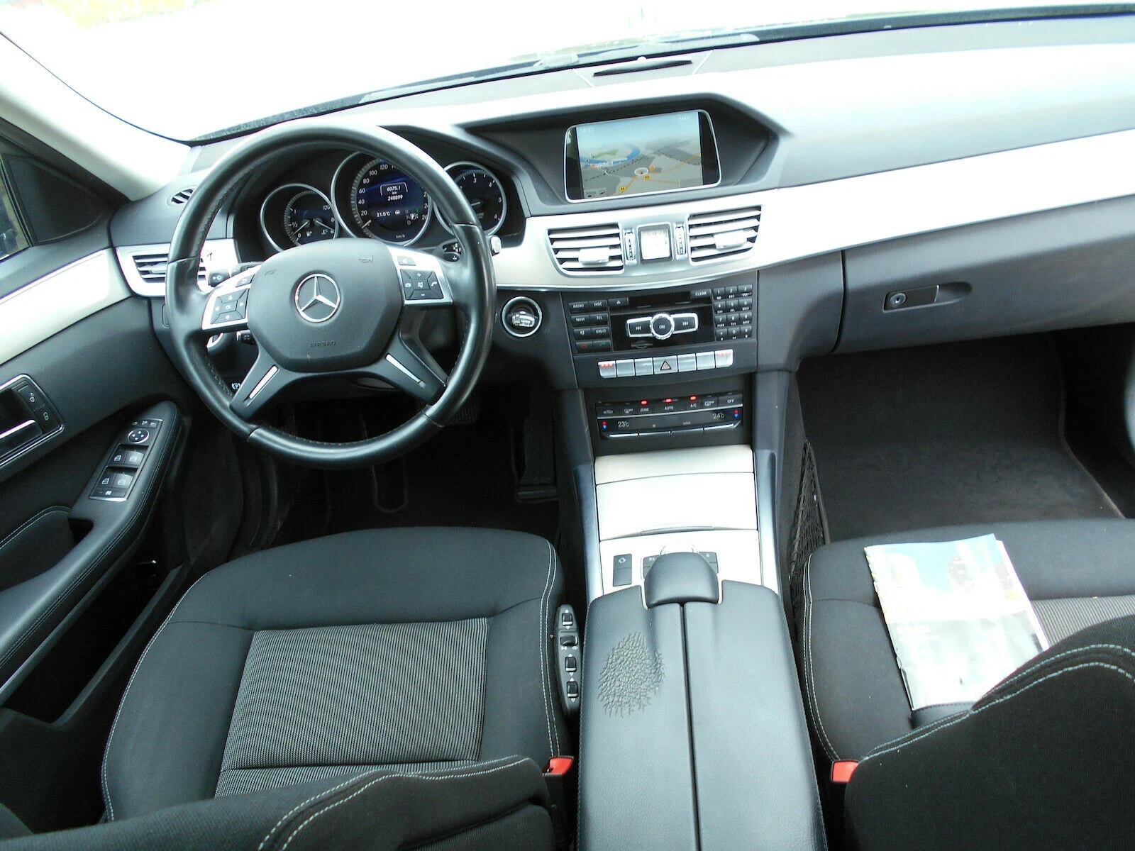 Mercedes-Benz E 250 4MATIC , снимка 3 - Автомобили и джипове - 54431784