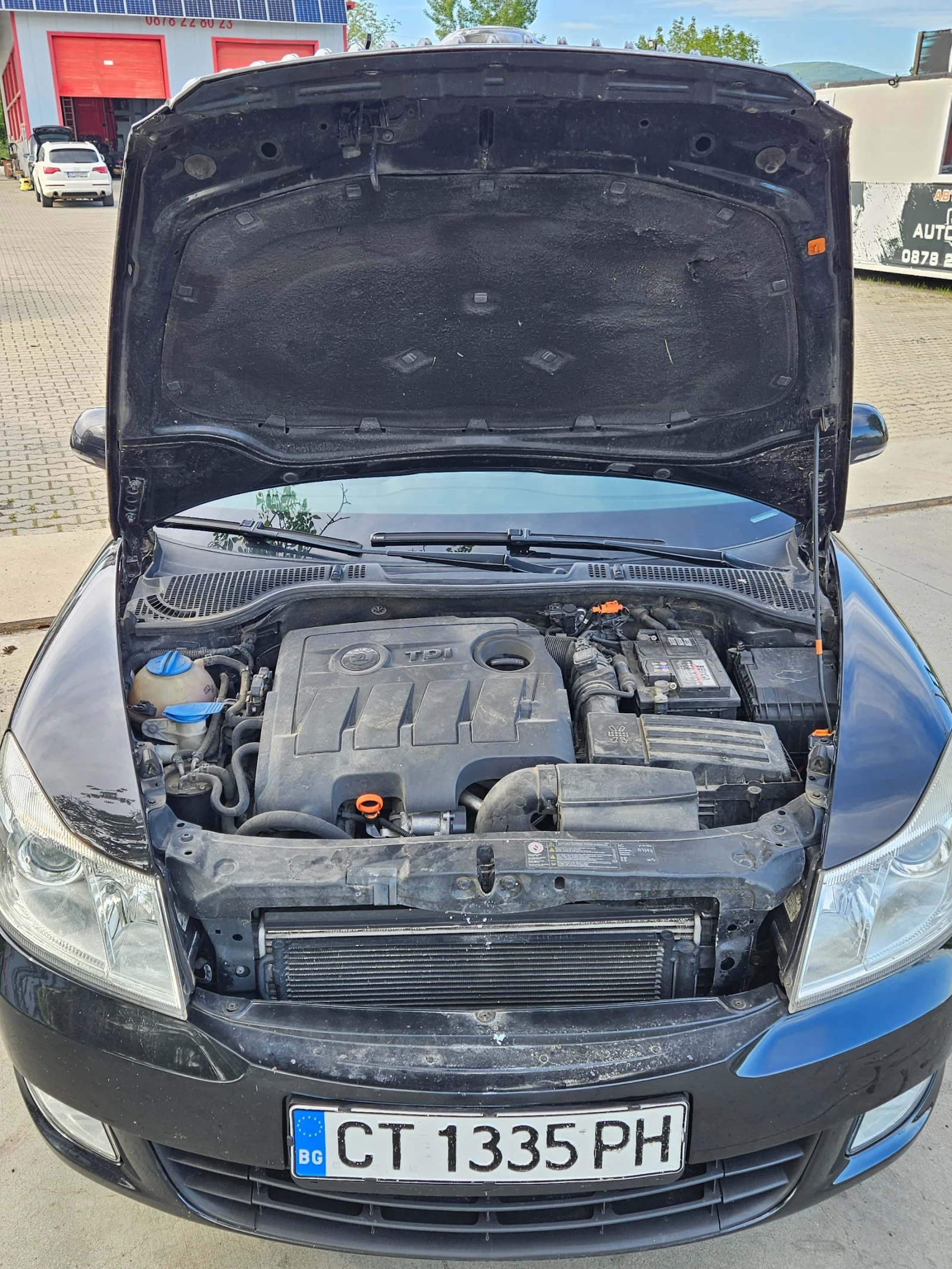 Skoda Octavia 1.6TDI* Navi* , снимка 13 - Автомобили и джипове - 54543380