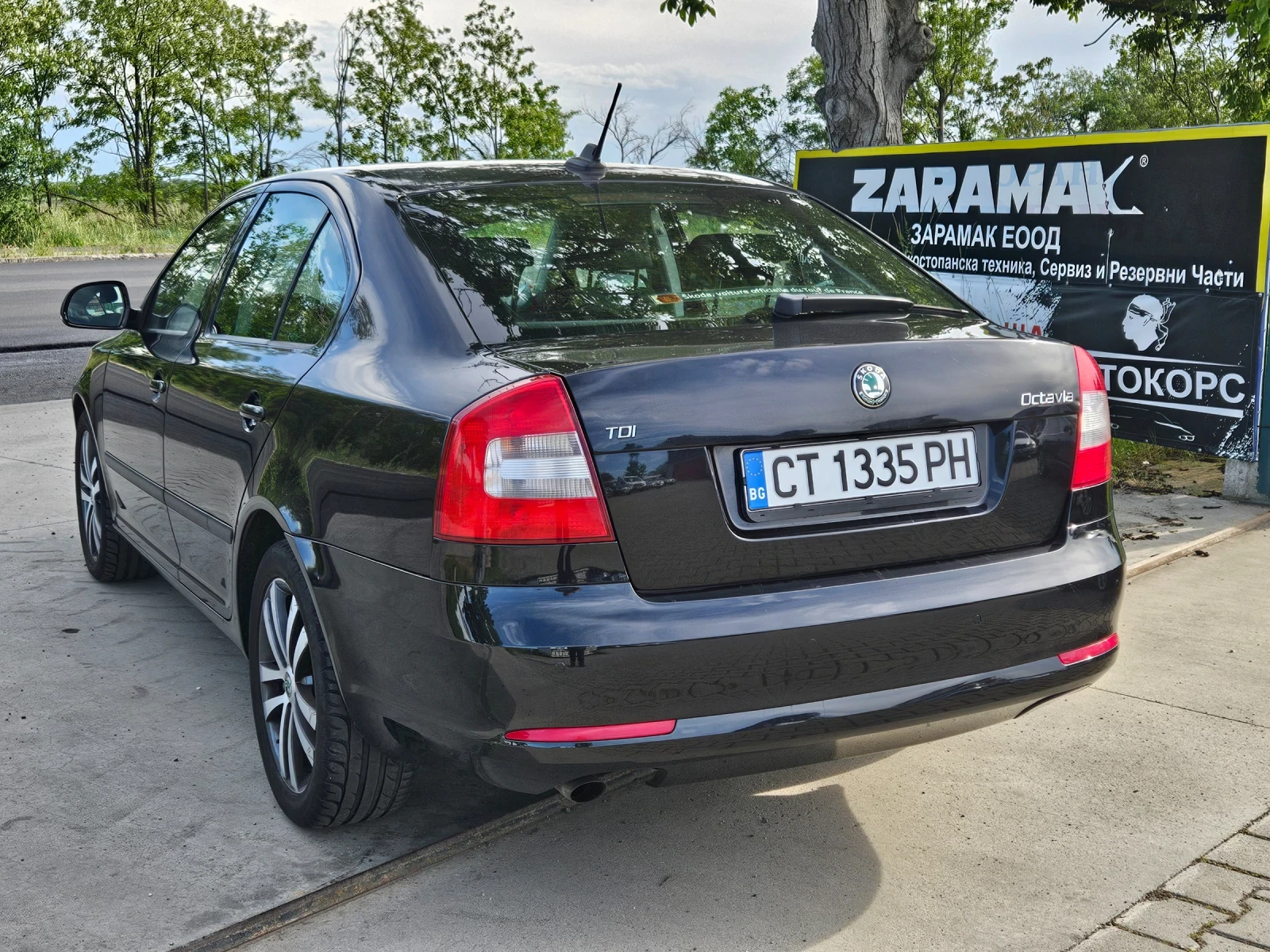 Skoda Octavia 1.6TDI* Navi* , снимка 6 - Автомобили и джипове - 54543380